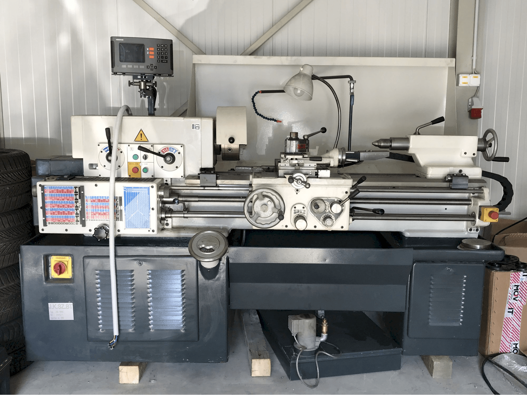 Vista Frontal da TOS JSV-18RA máquina