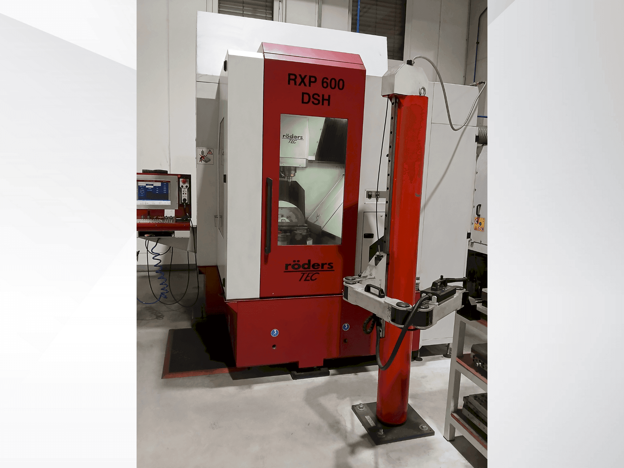 Vista Frontal da Röders TEC RXP 600 DSH máquina