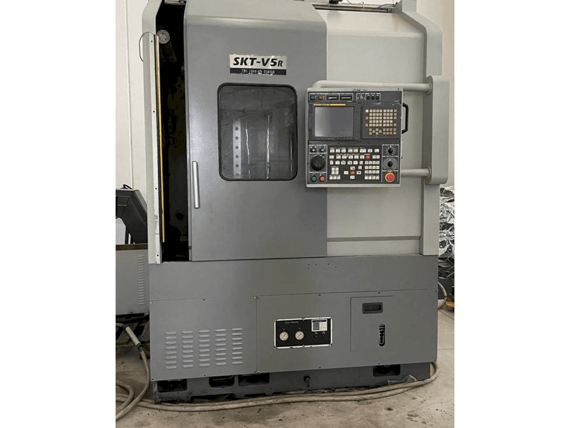 Vista Frontal da Hyundai Hyundai SKT V5R máquina