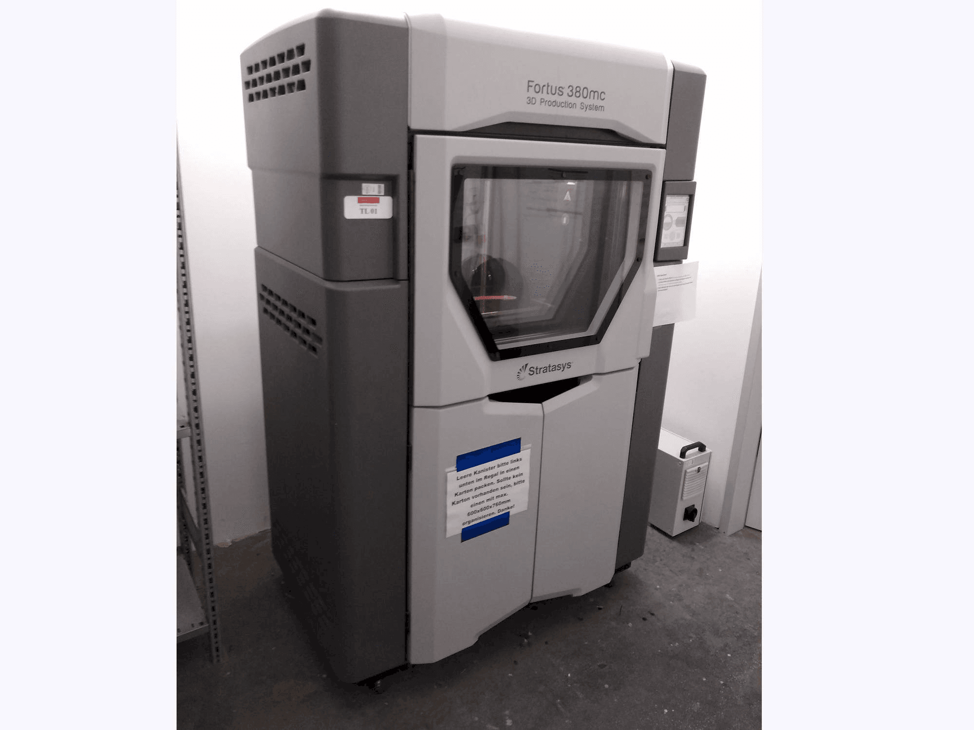 Vista Frontal da Stratasys Fortus 380MC máquina