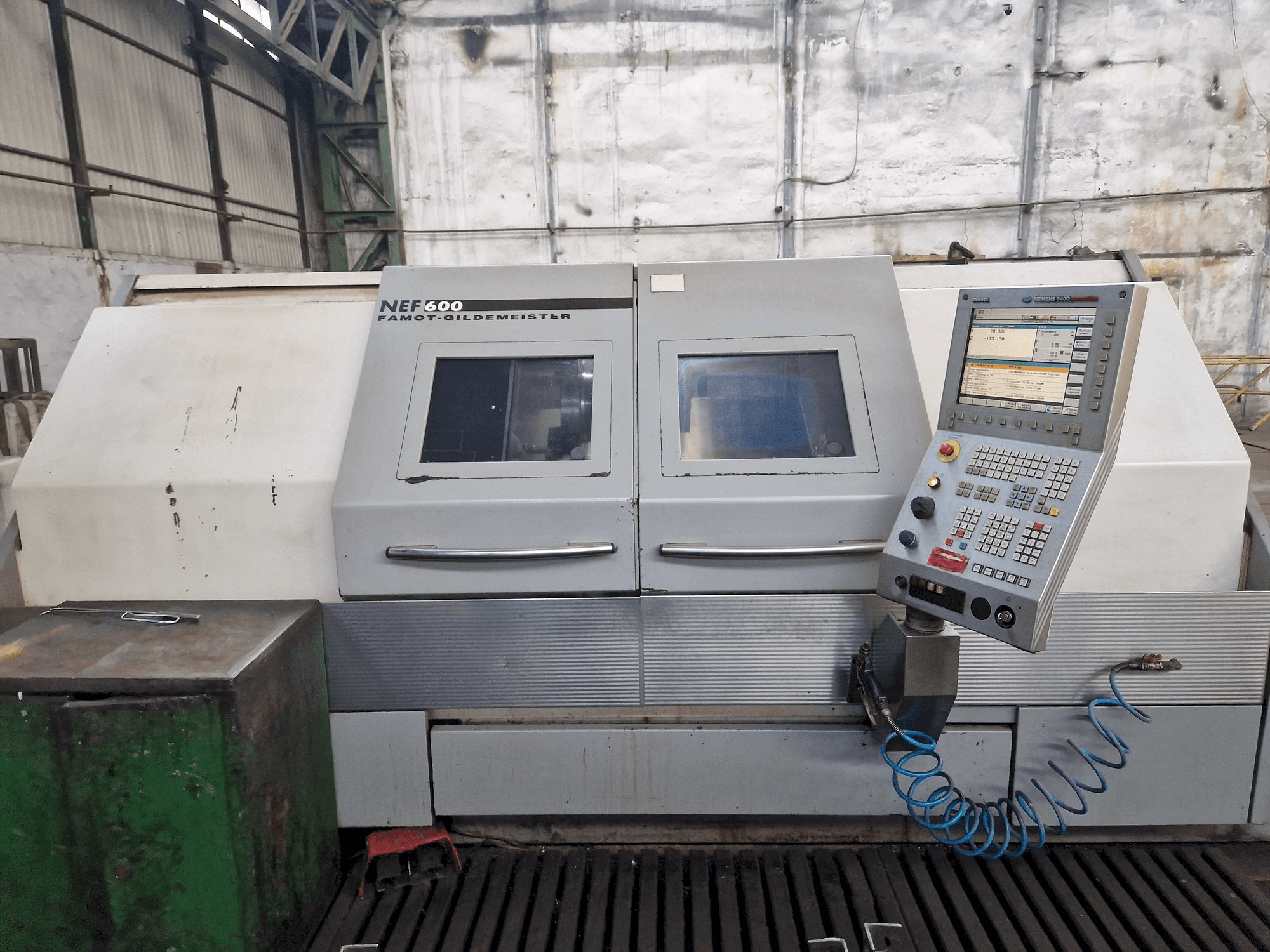 Vista Frontal da DMG GILDEMEISTER NEF 600 máquina
