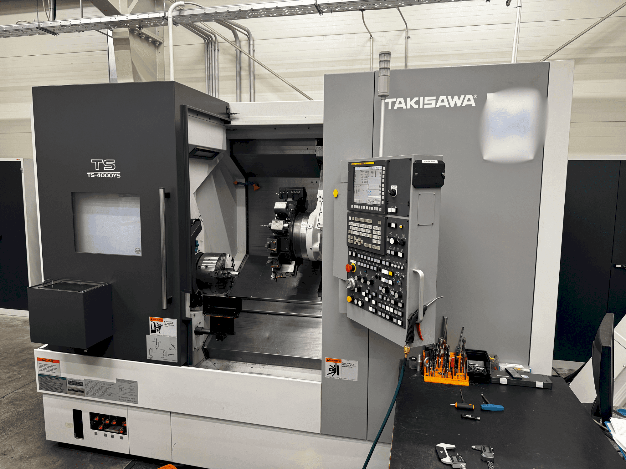 Vista Frontal da Takisawa TS-4000YS máquina
