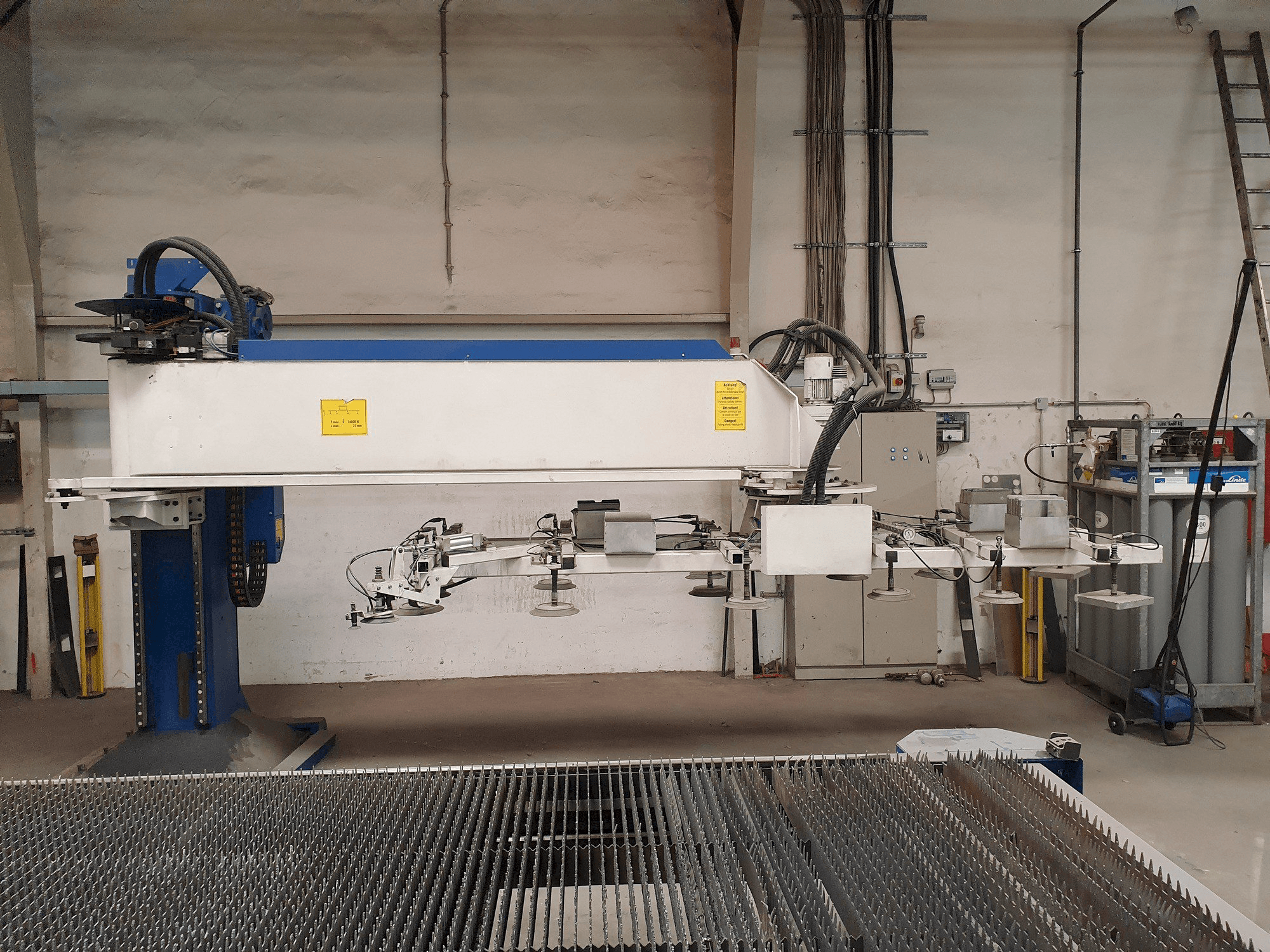 Vista Frontal da Trumpf TRUMATIC L 4050 máquina