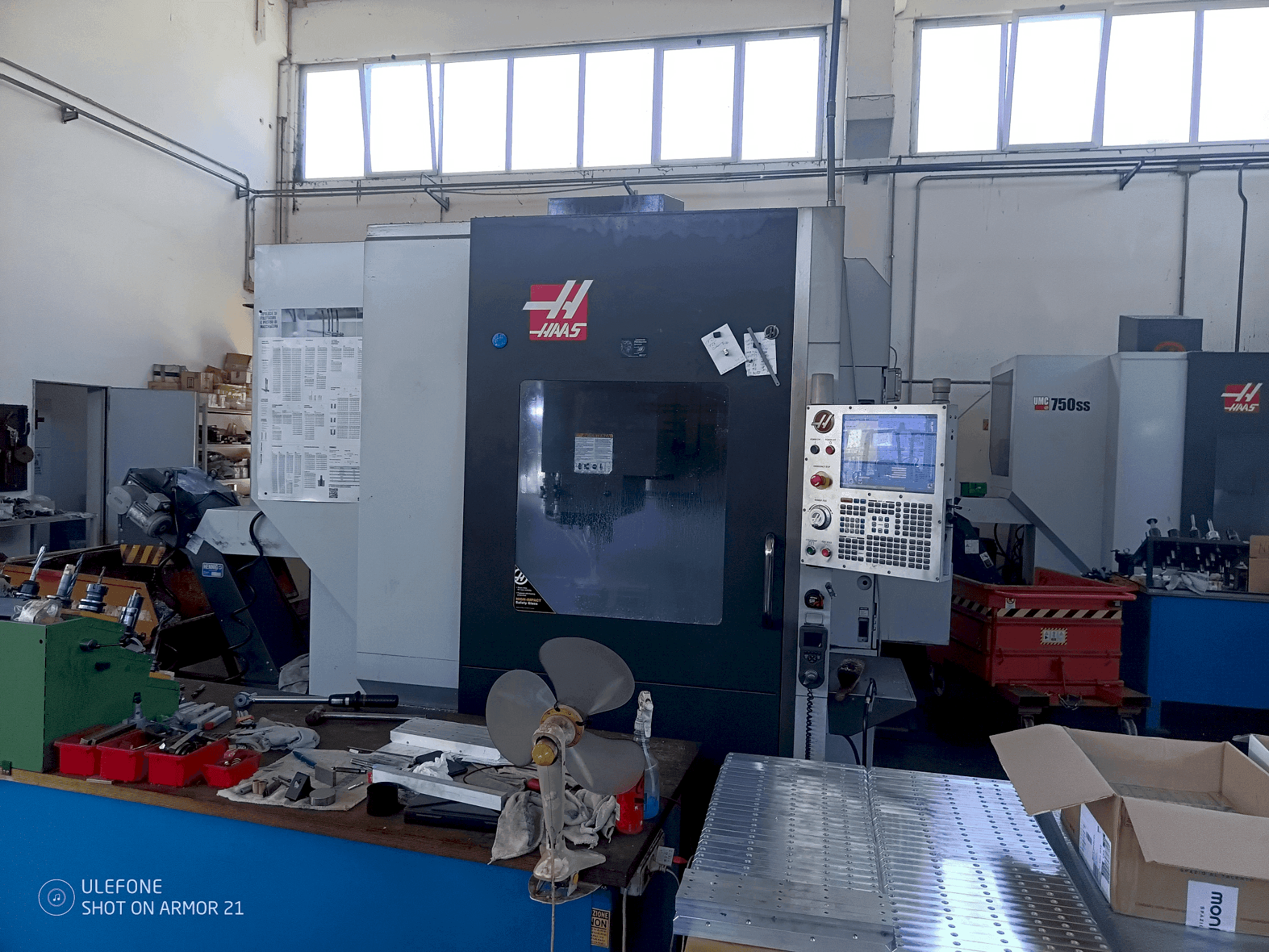 Vista Frontal da HAAS UMC 750SS máquina