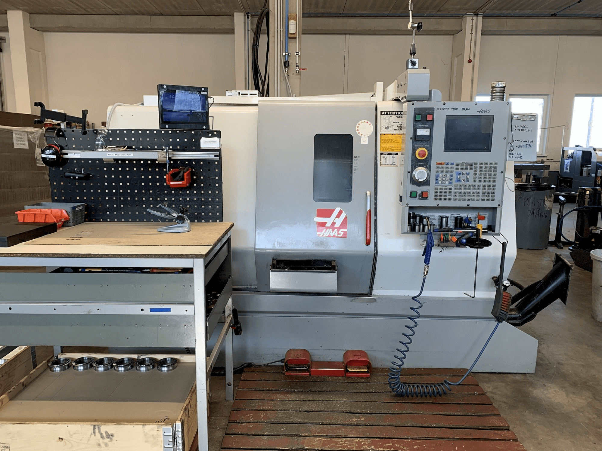 Vista Frontal da HAAS SL-20 TCF máquina