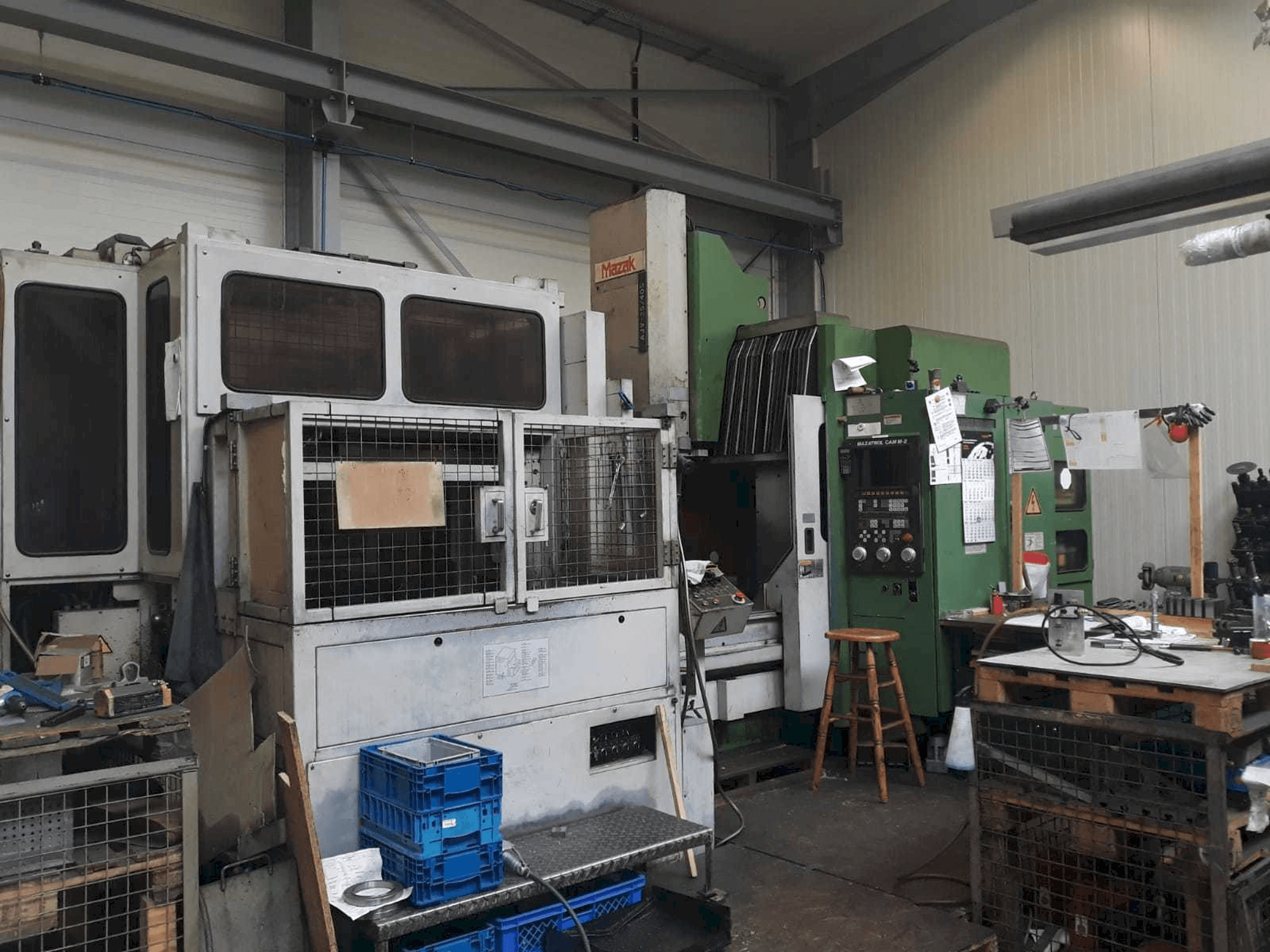 Vista Frontal da Mazak AJV 25/405 máquina