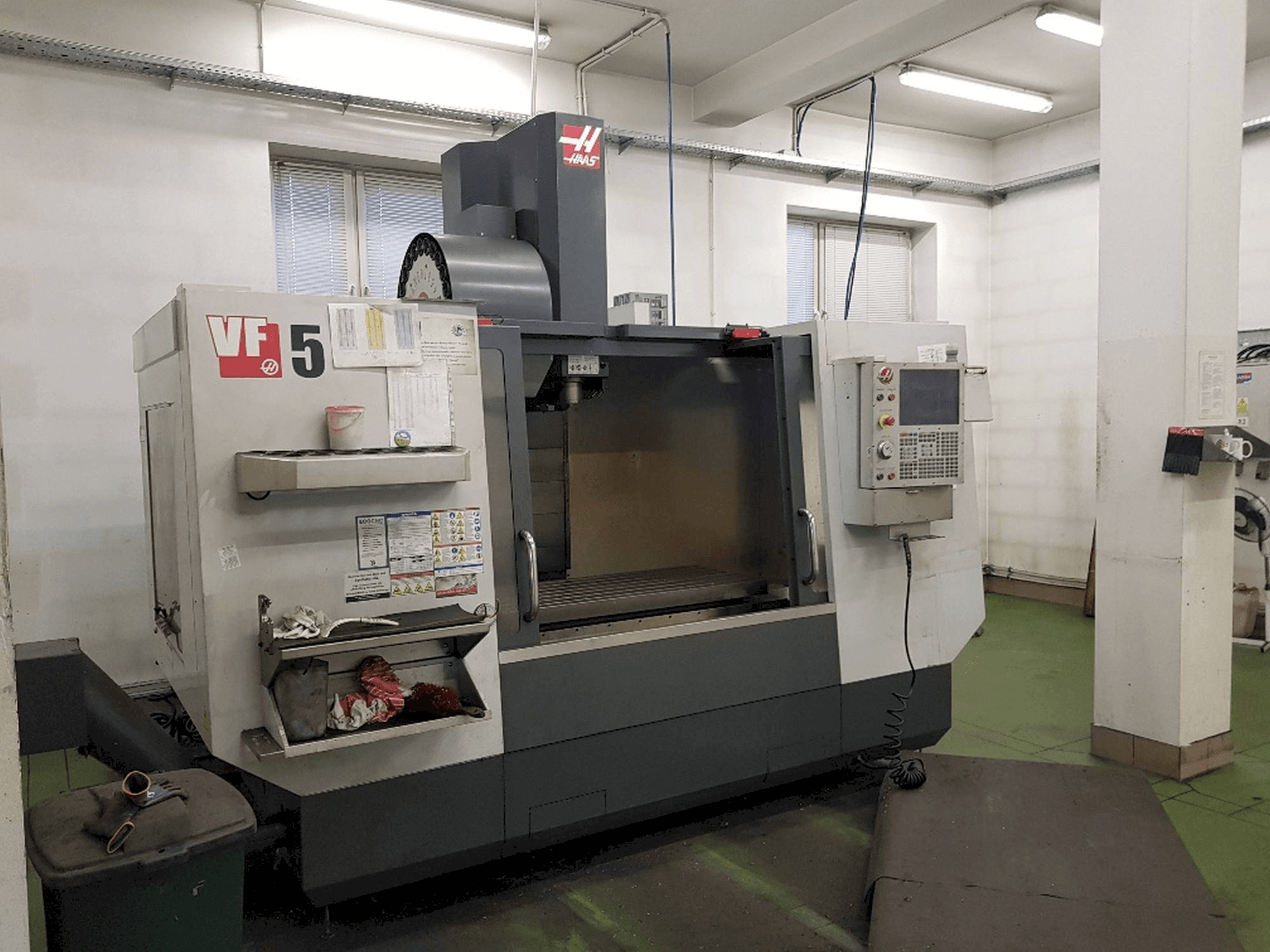 Vista Frontal da HAAS VF-5/40 máquina