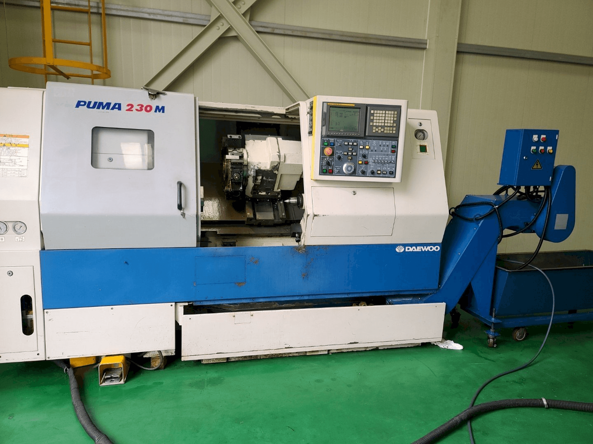 Vista Frontal da Doosan PUMA 230MB máquina