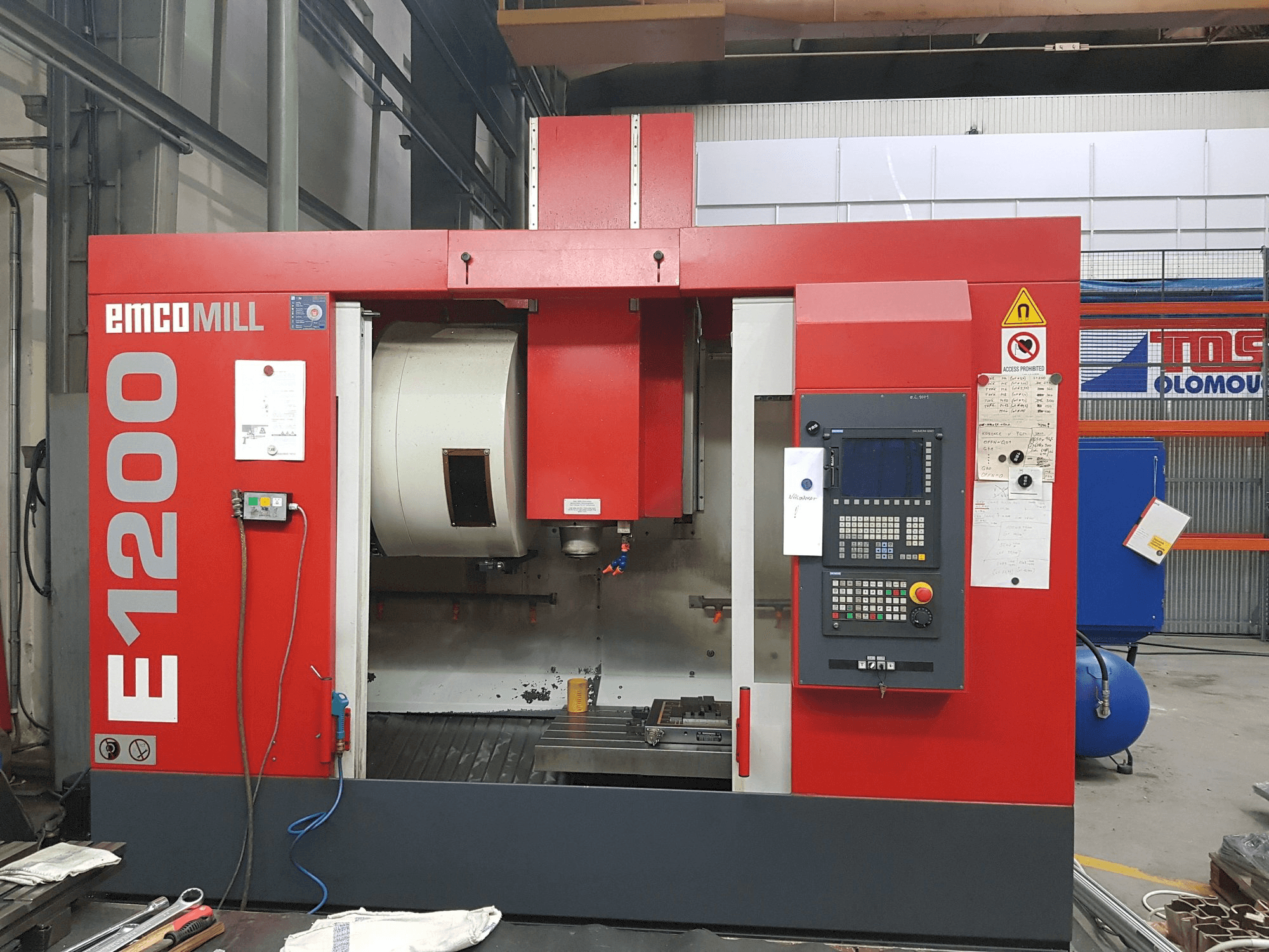 Vista Frontal da EMCO Emcomill E 1200 máquina