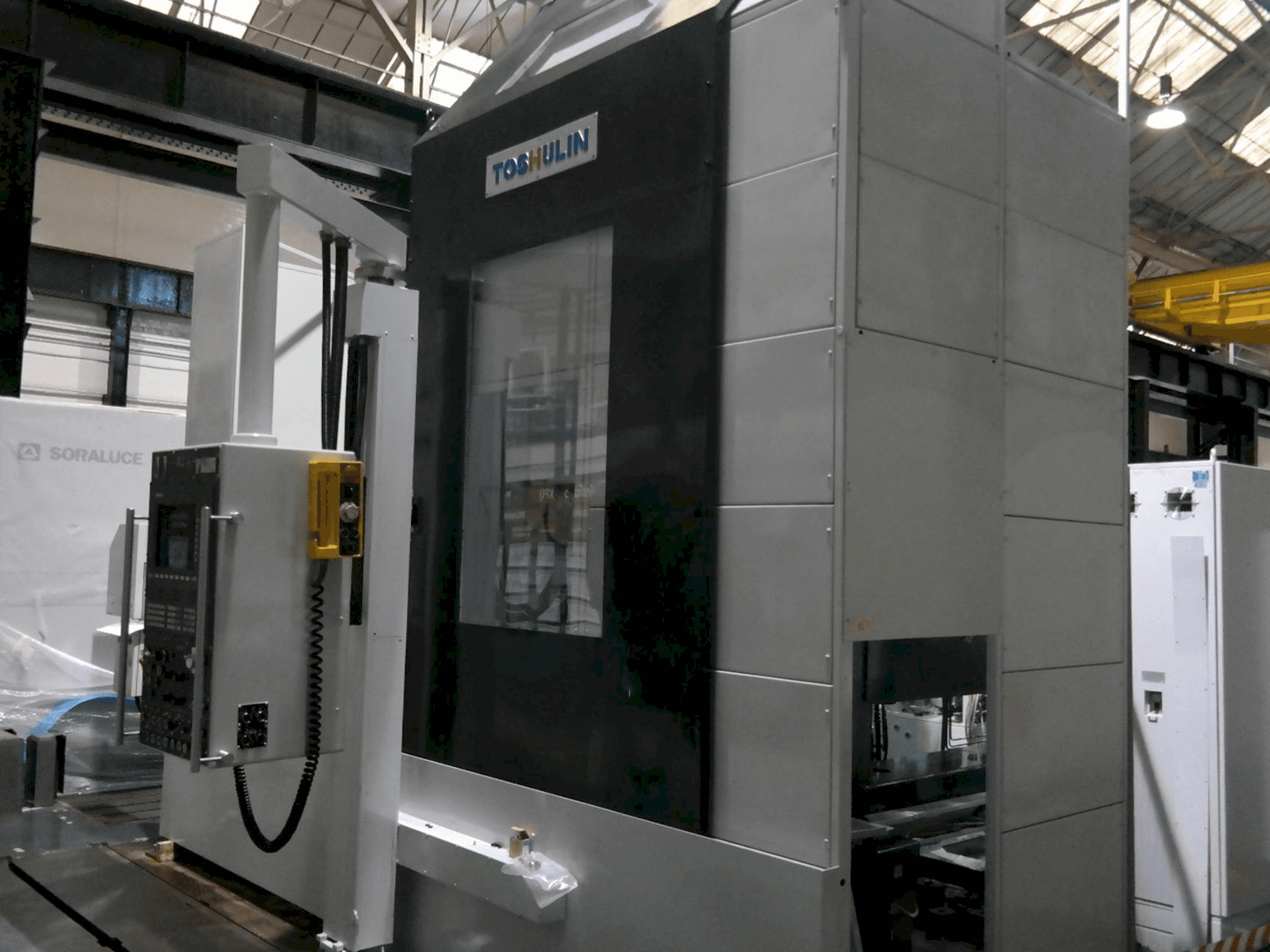 Vista Frontal da TOS SKA 12 CNC máquina