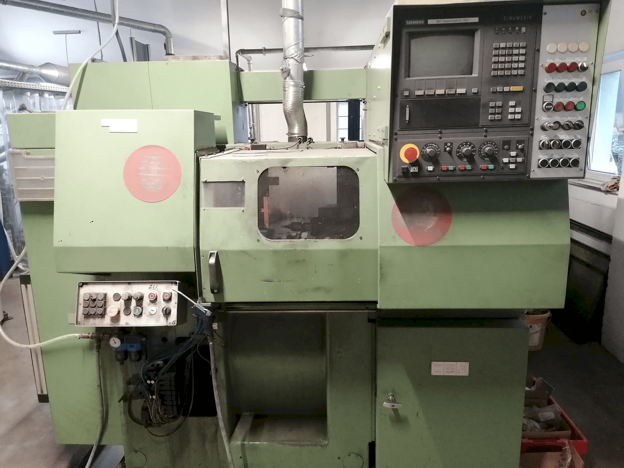 Vista Frontal da Scherer - Feinbau Snc 100 (1999) máquina