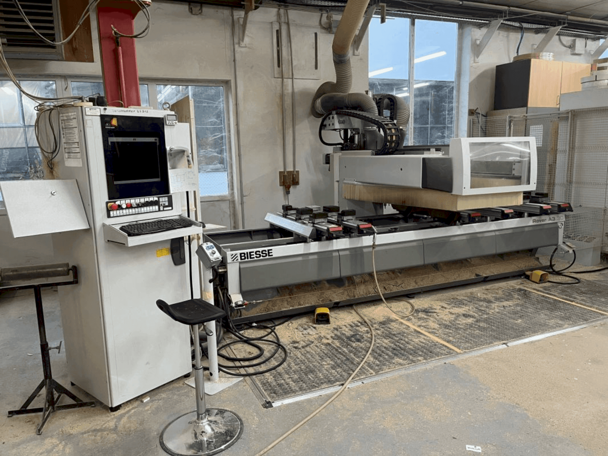 Vista Frontal da BIESSE ROVER A máquina