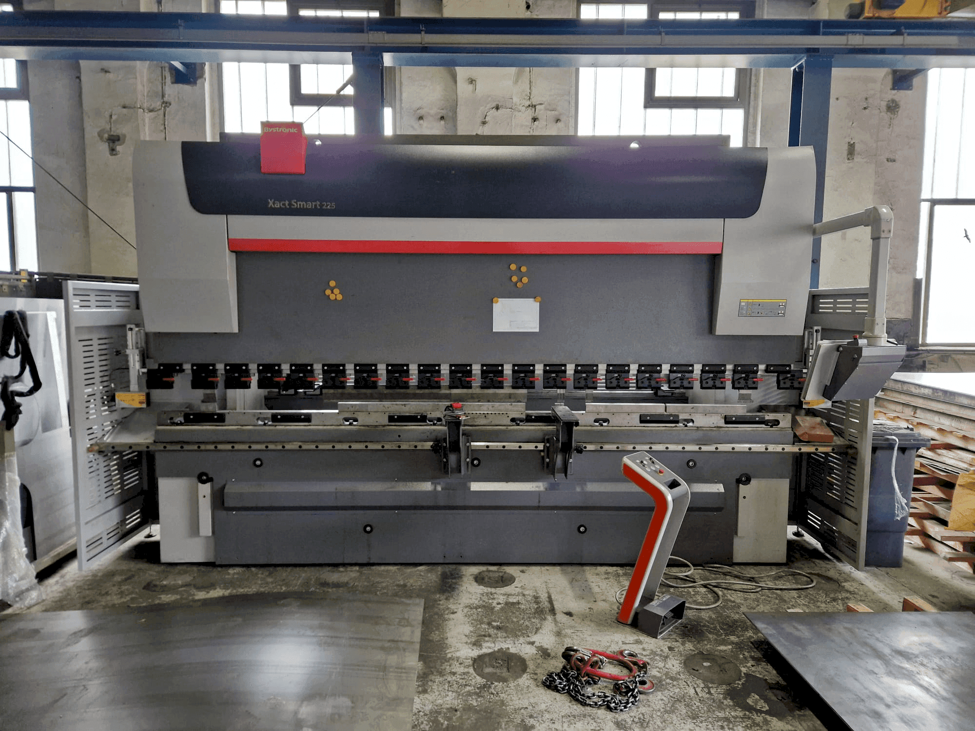 Vista Frontal da Bystronic Xact Smart 225/4100 máquina