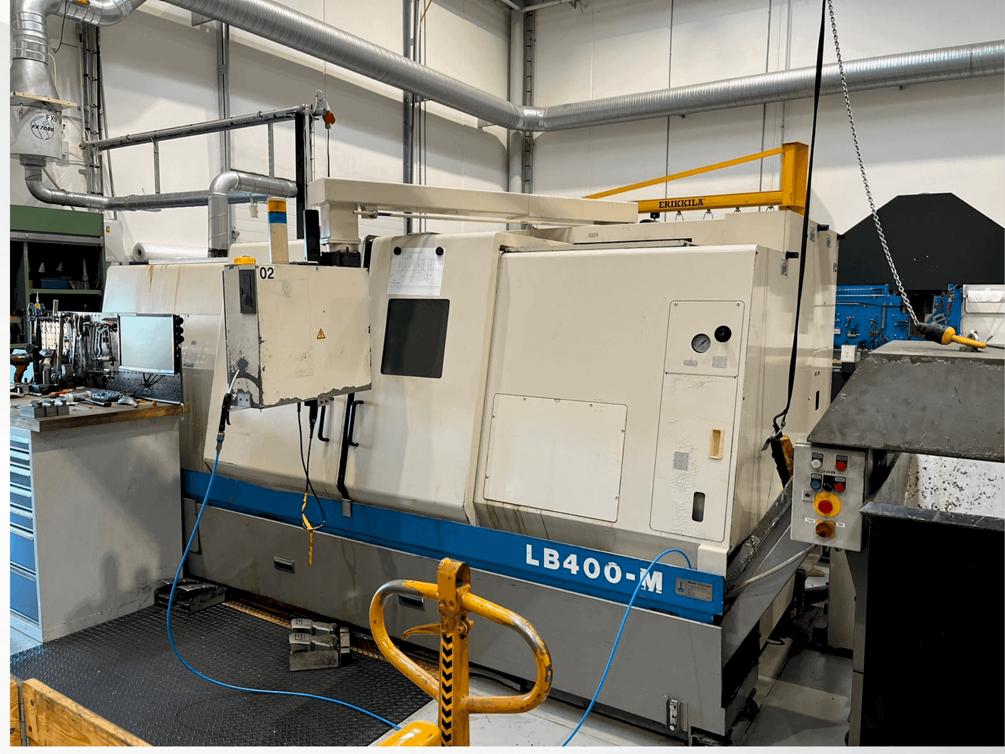 Vista Frontal da Okuma LB400 M máquina
