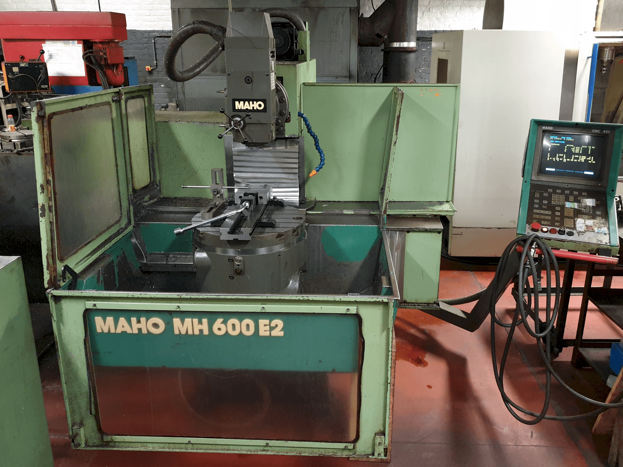 Vista Frontal da Maho MH 600 E2 máquina