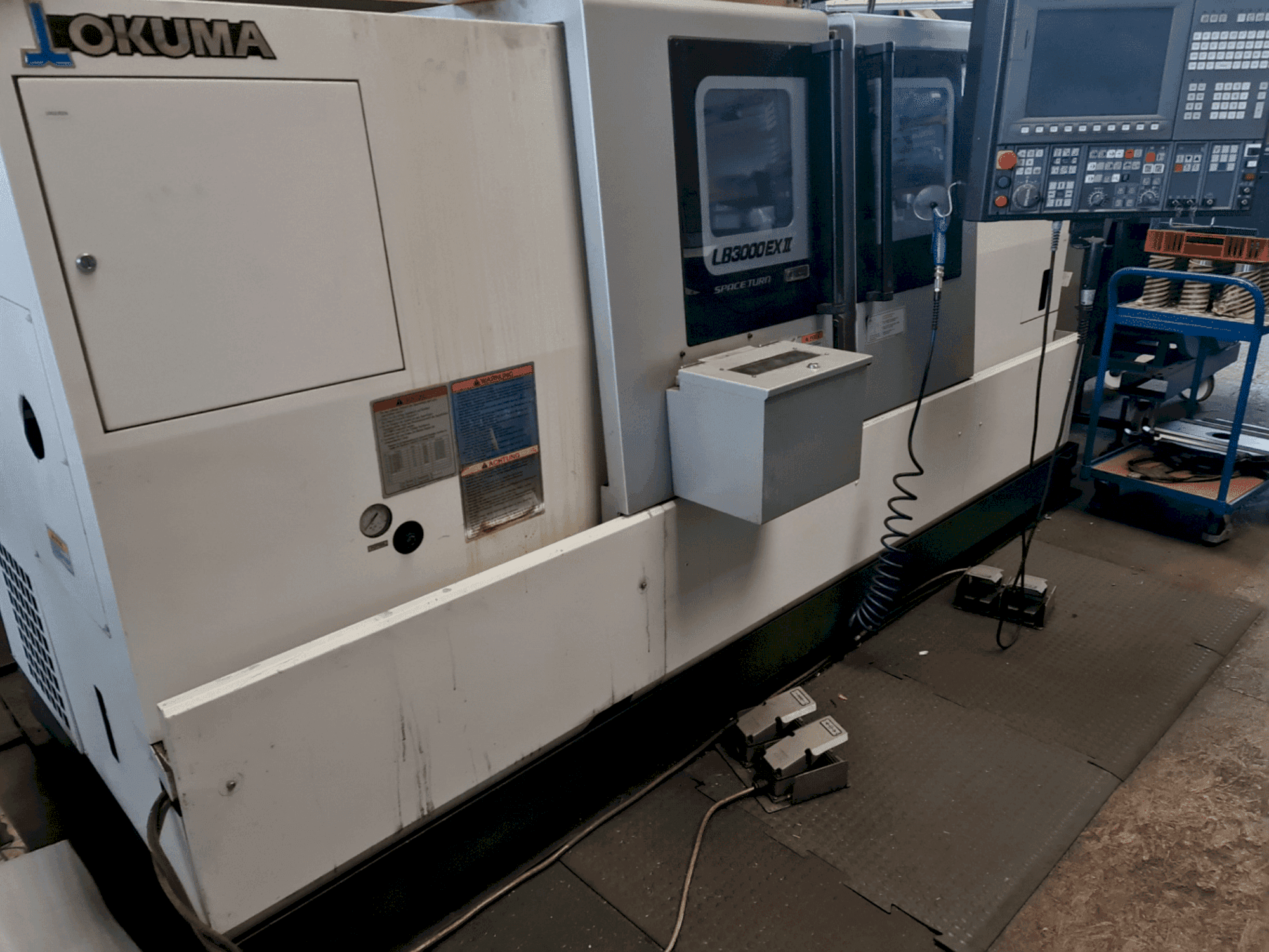 Vista Frontal da Okuma LB3000 EX II máquina