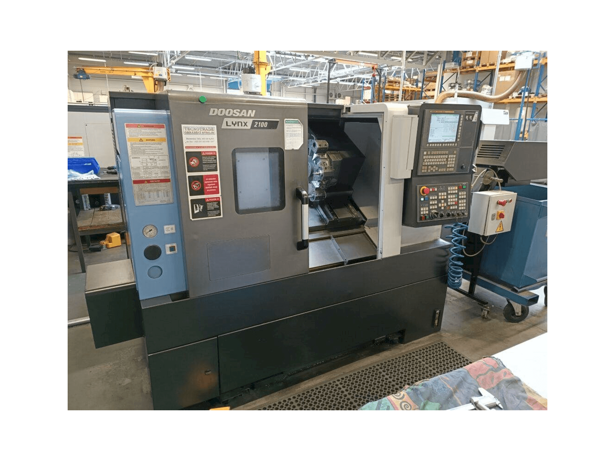 Vista Frontal da DOOSAN Lynx 2100A máquina