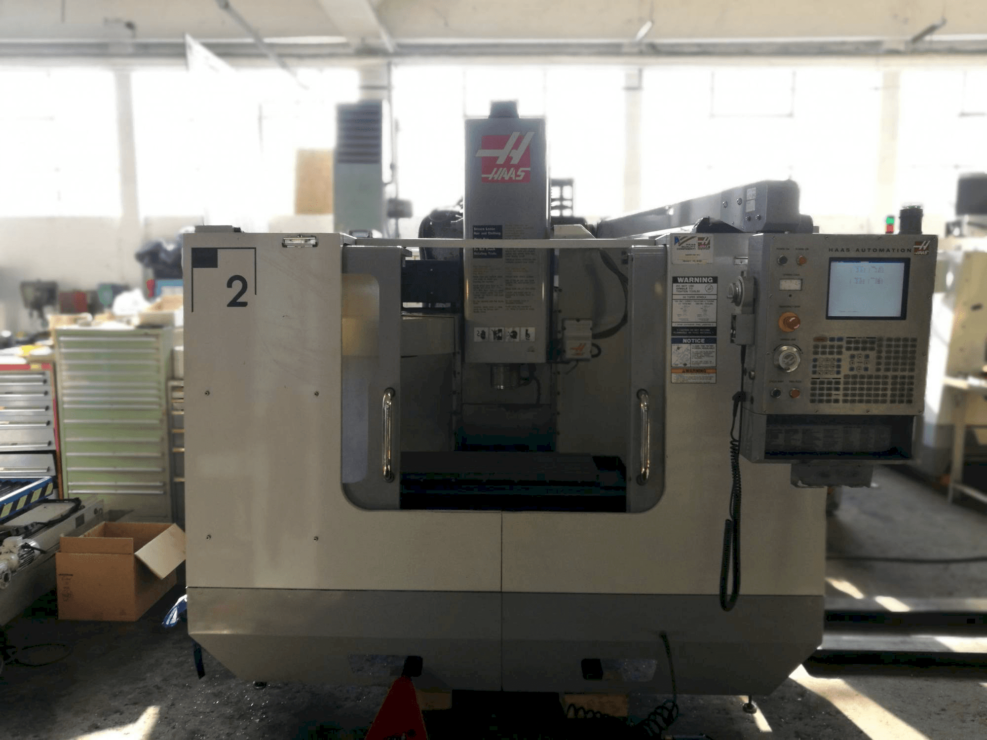 Vista Frontal da HAAS VF-2BHE máquina