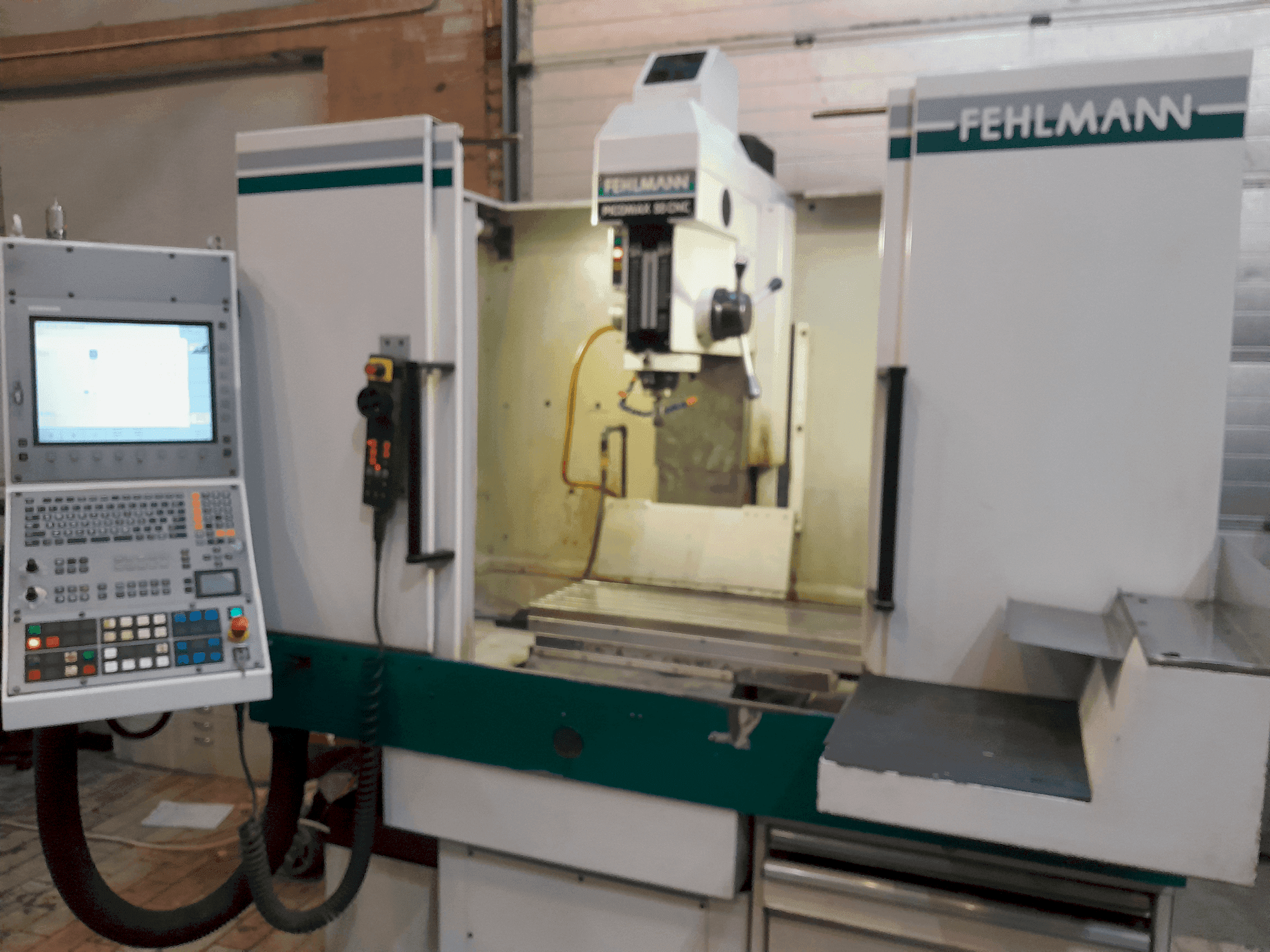 Vista Frontal da FEHLMANN PICOMAX 55 CNC 2/3 máquina