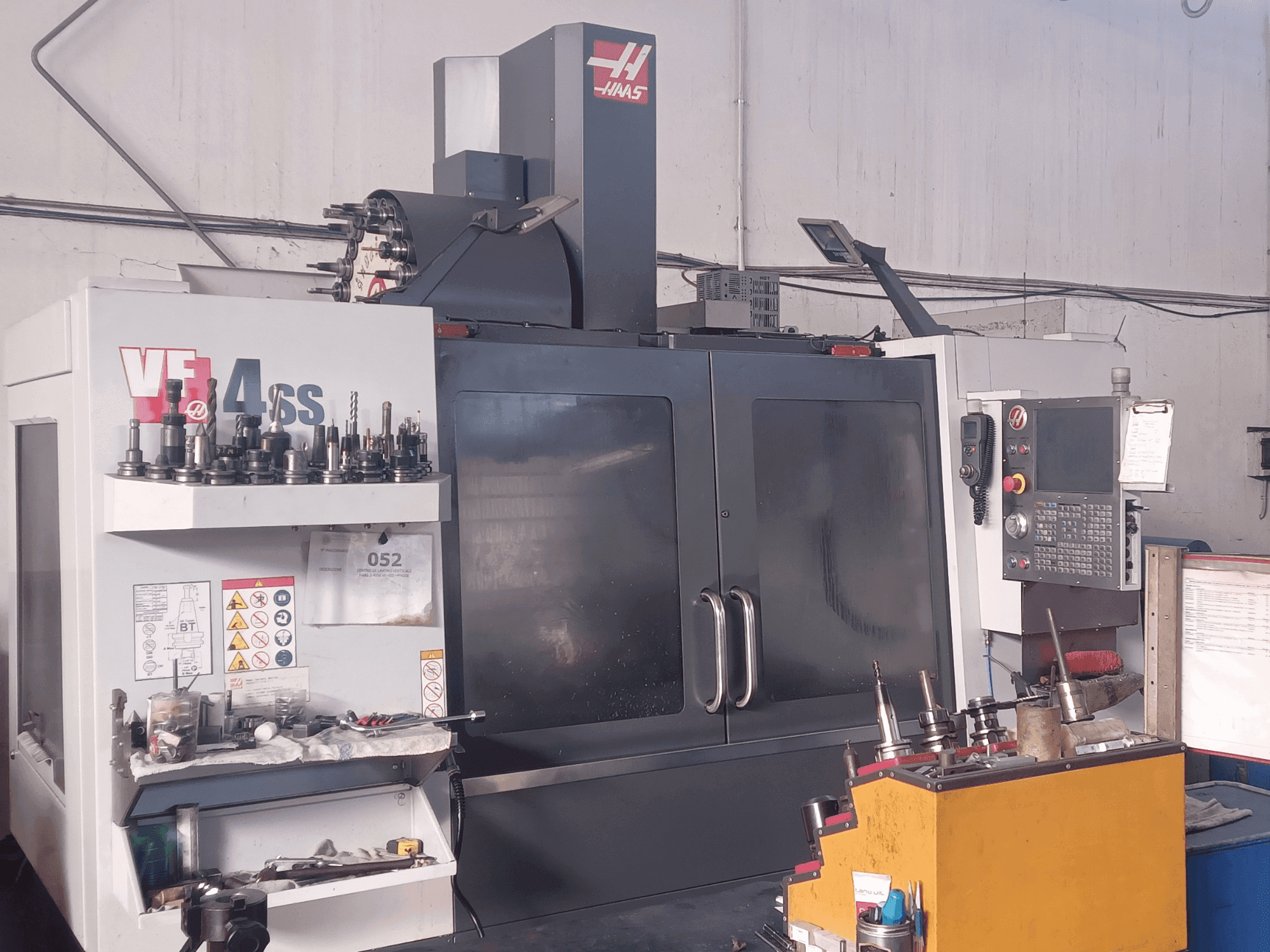 Vista Frontal da HAAS VF-4SS máquina