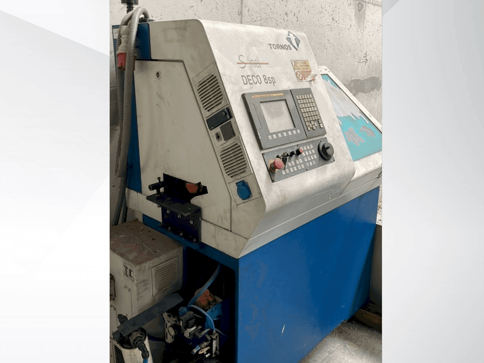 Vista Frontal da TORNOS DECO 8sp máquina