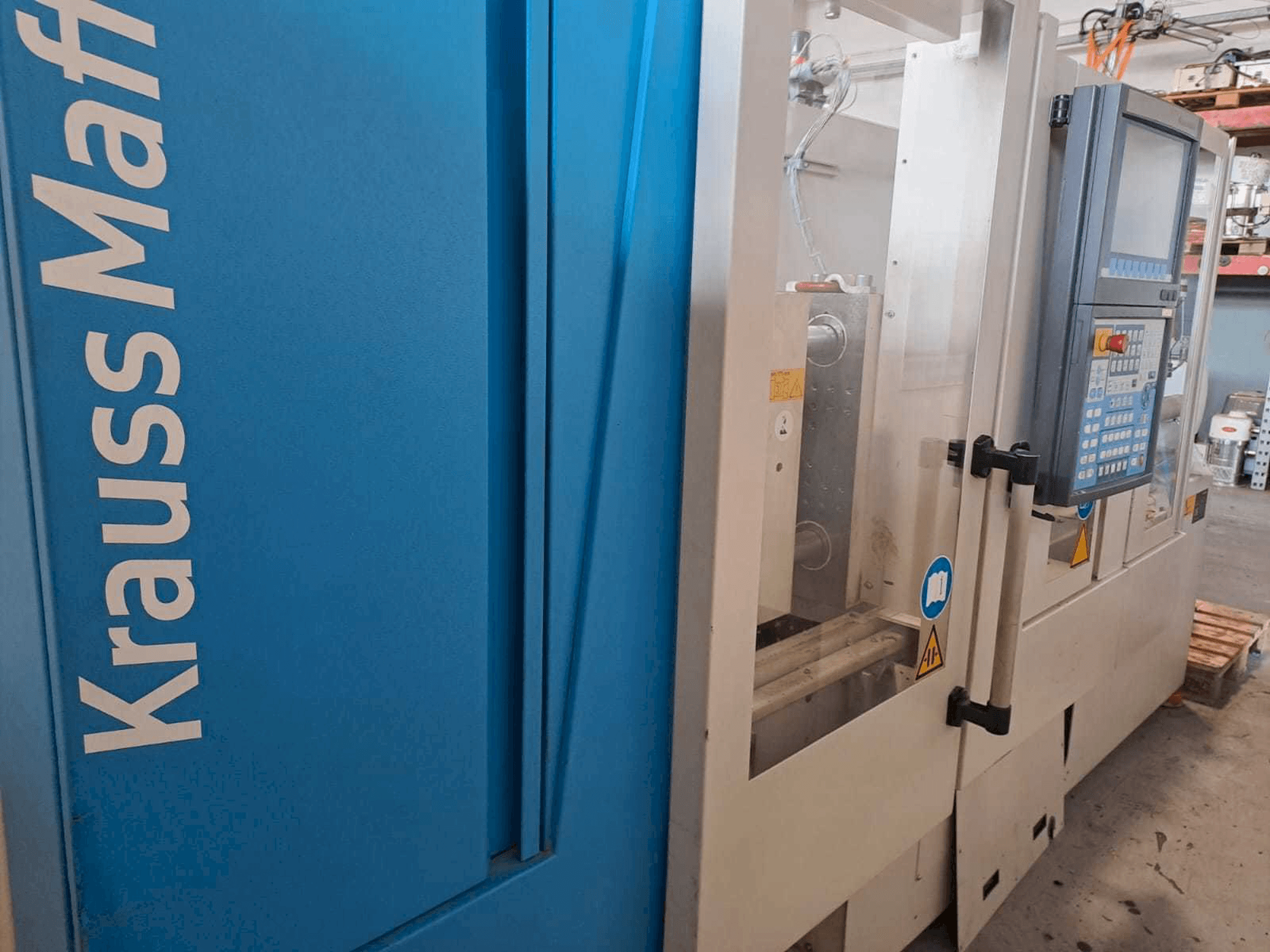 Vista Frontal da Krauss Maffei 35-180CX máquina