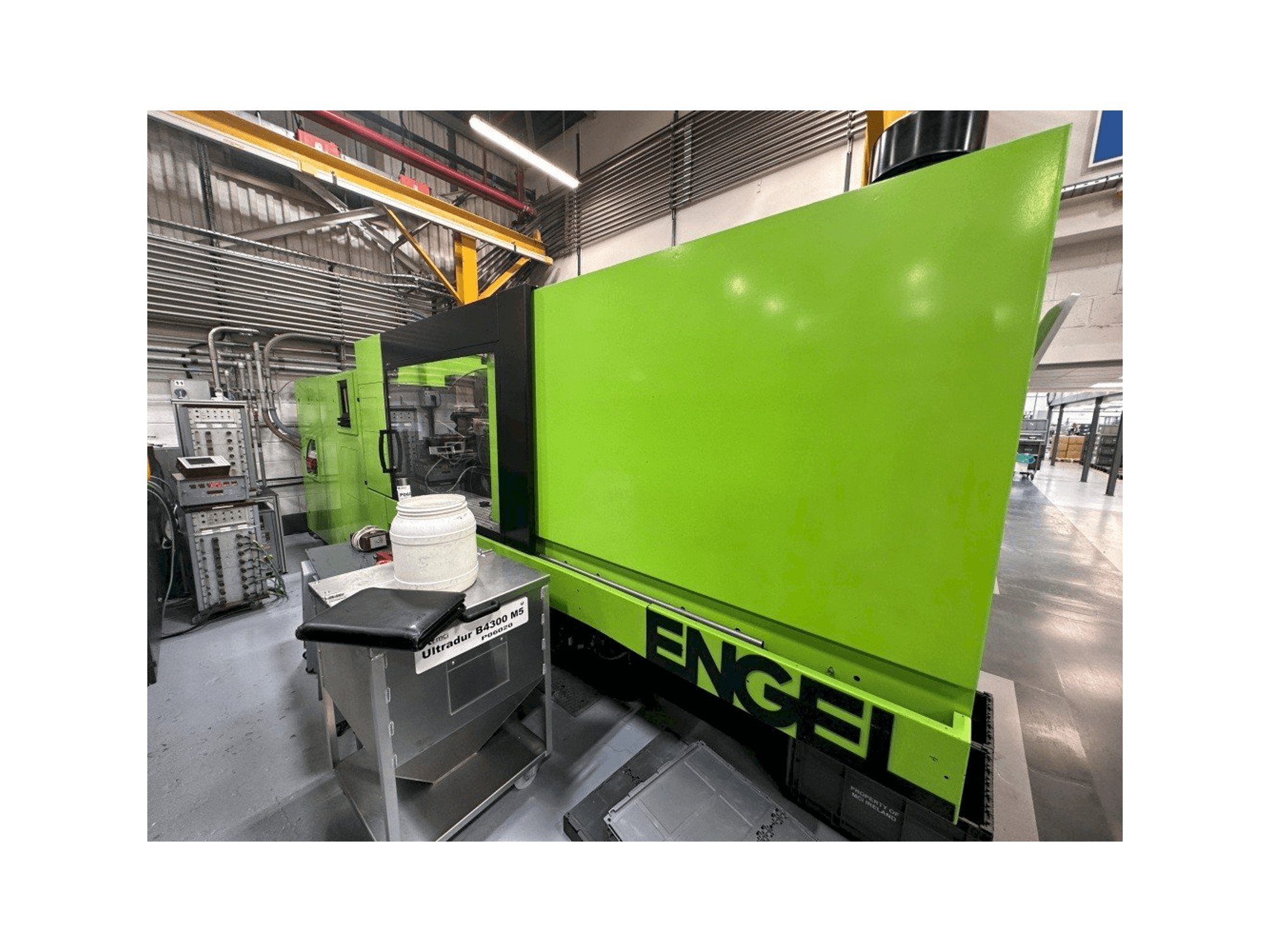 Vista Frontal da Engel Victory 650/180 Tech máquina