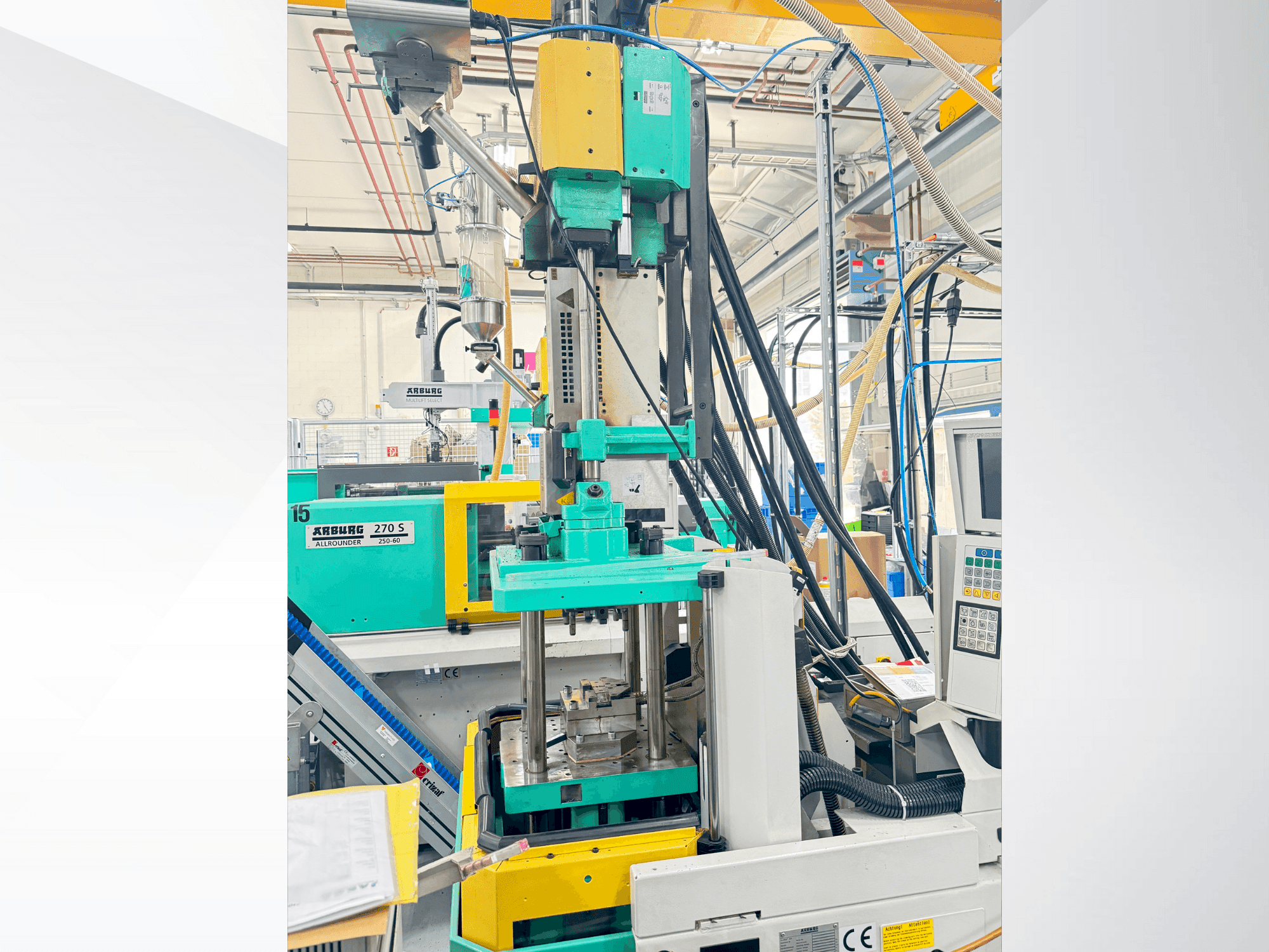 Vista Frontal da Arburg 220 S 150-60U máquina