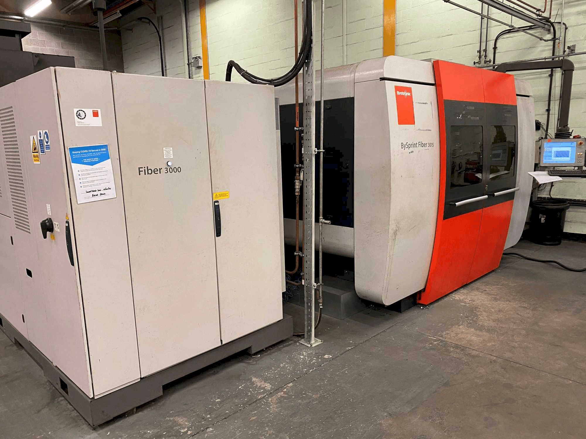 Vista Frontal da Bystronic BySprint 3015 Fiber máquina