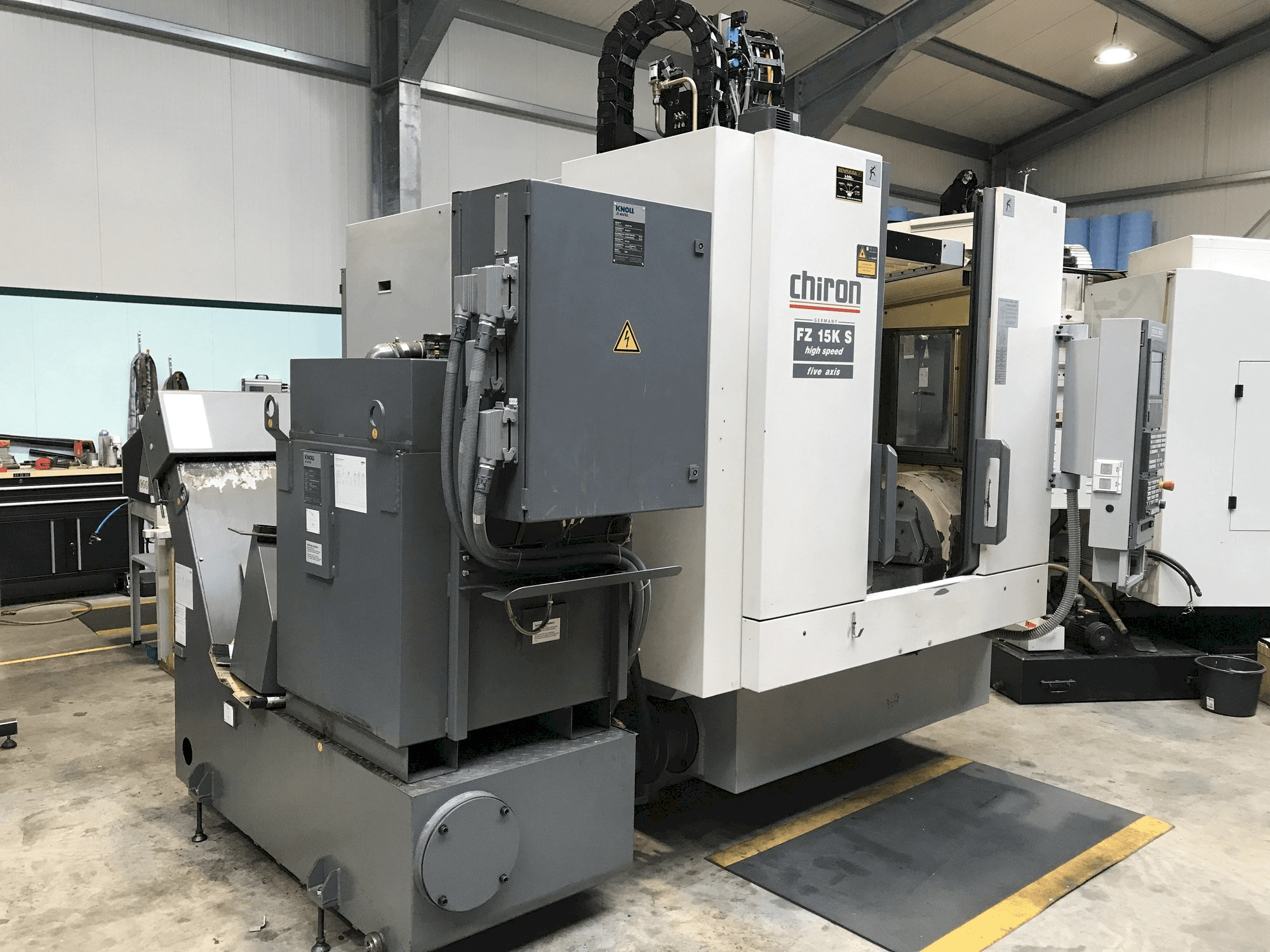 Vista Frontal da CHIRON FZ15 KS máquina