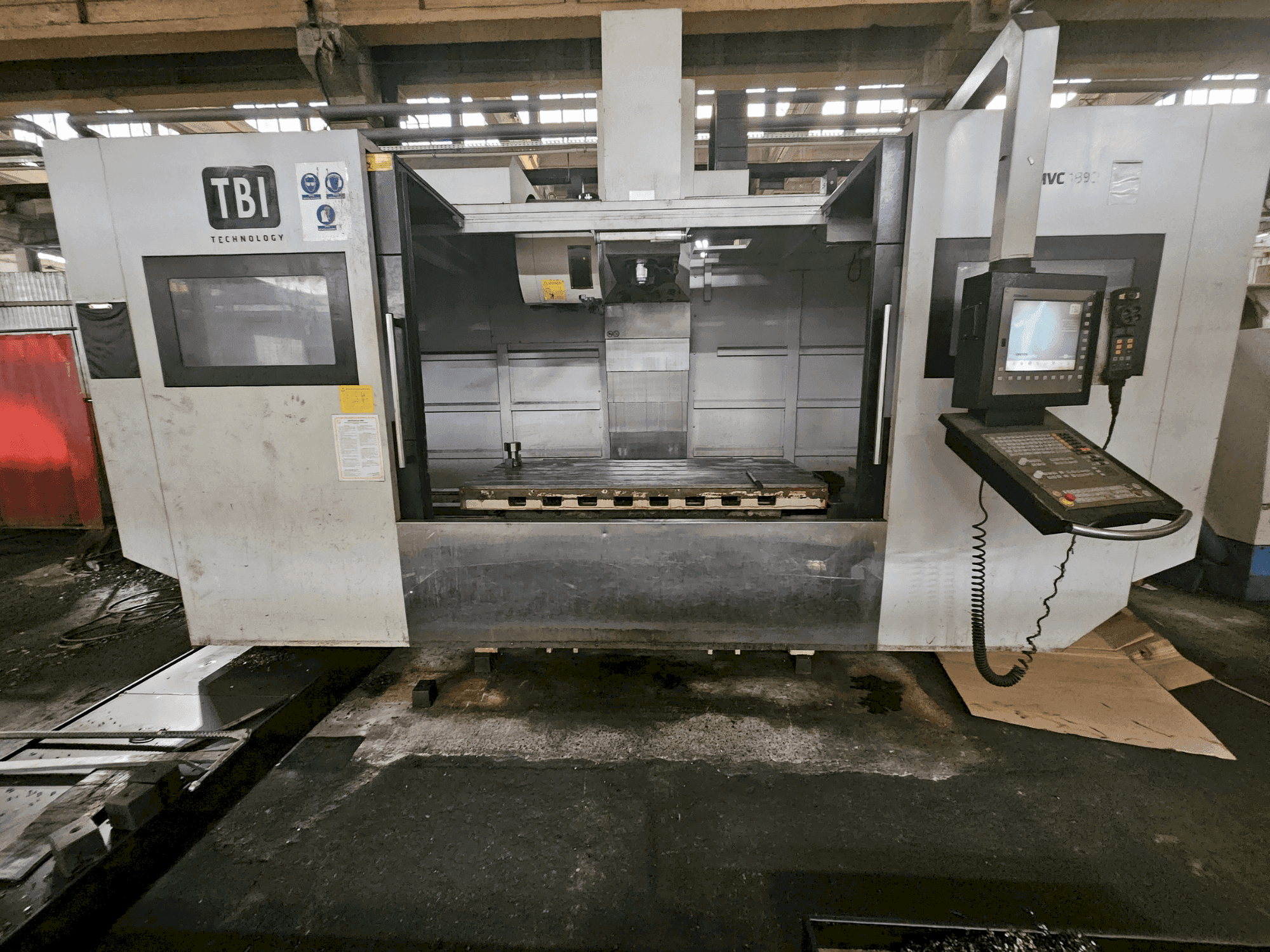 Vista Frontal da TBI MVC 1890 máquina