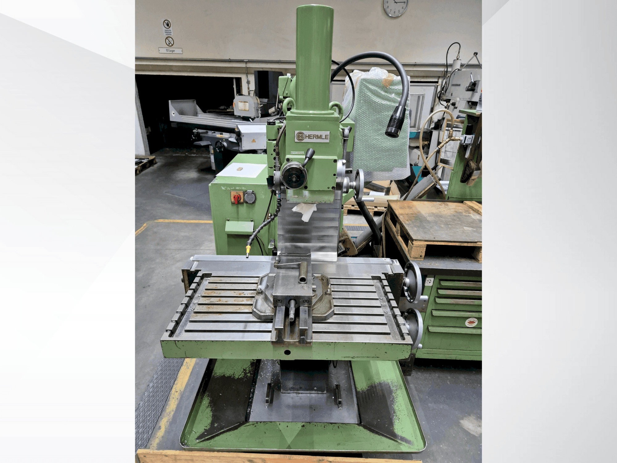 Vista Frontal da HERMLE UWF 801 máquina
