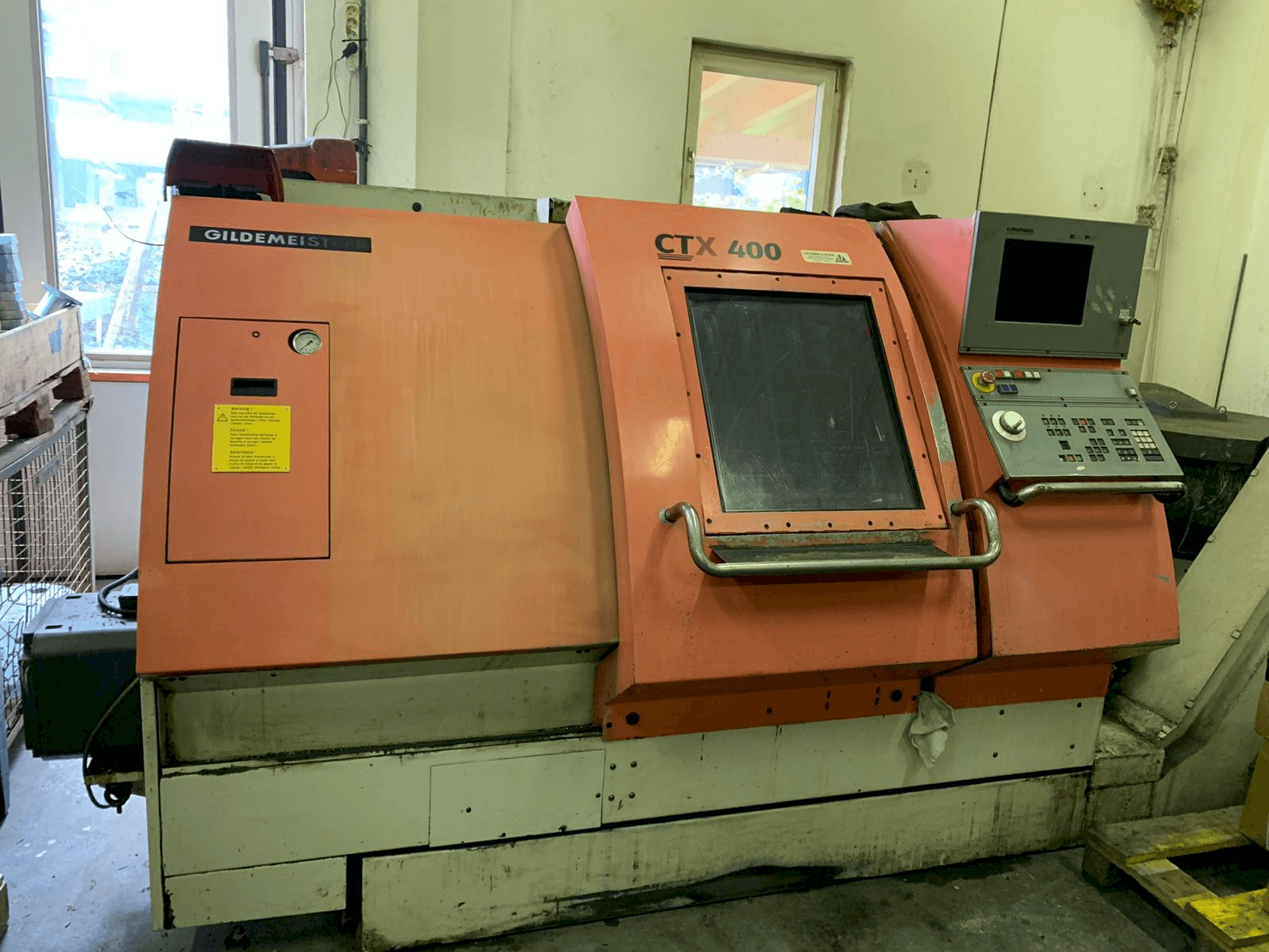 Vista Frontal da Gildemeister CTX 400 máquina