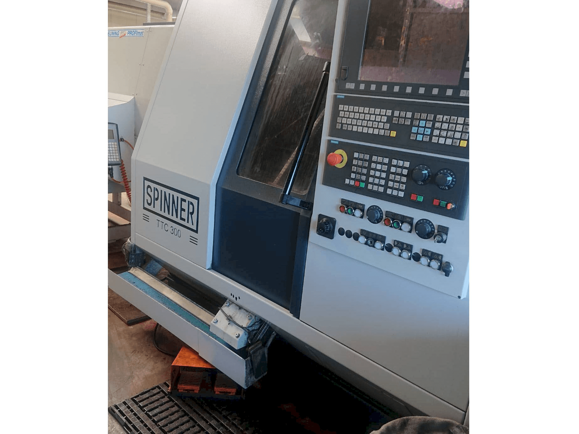 Vista Frontal da SPINNER TTC300-52 SMMCY máquina
