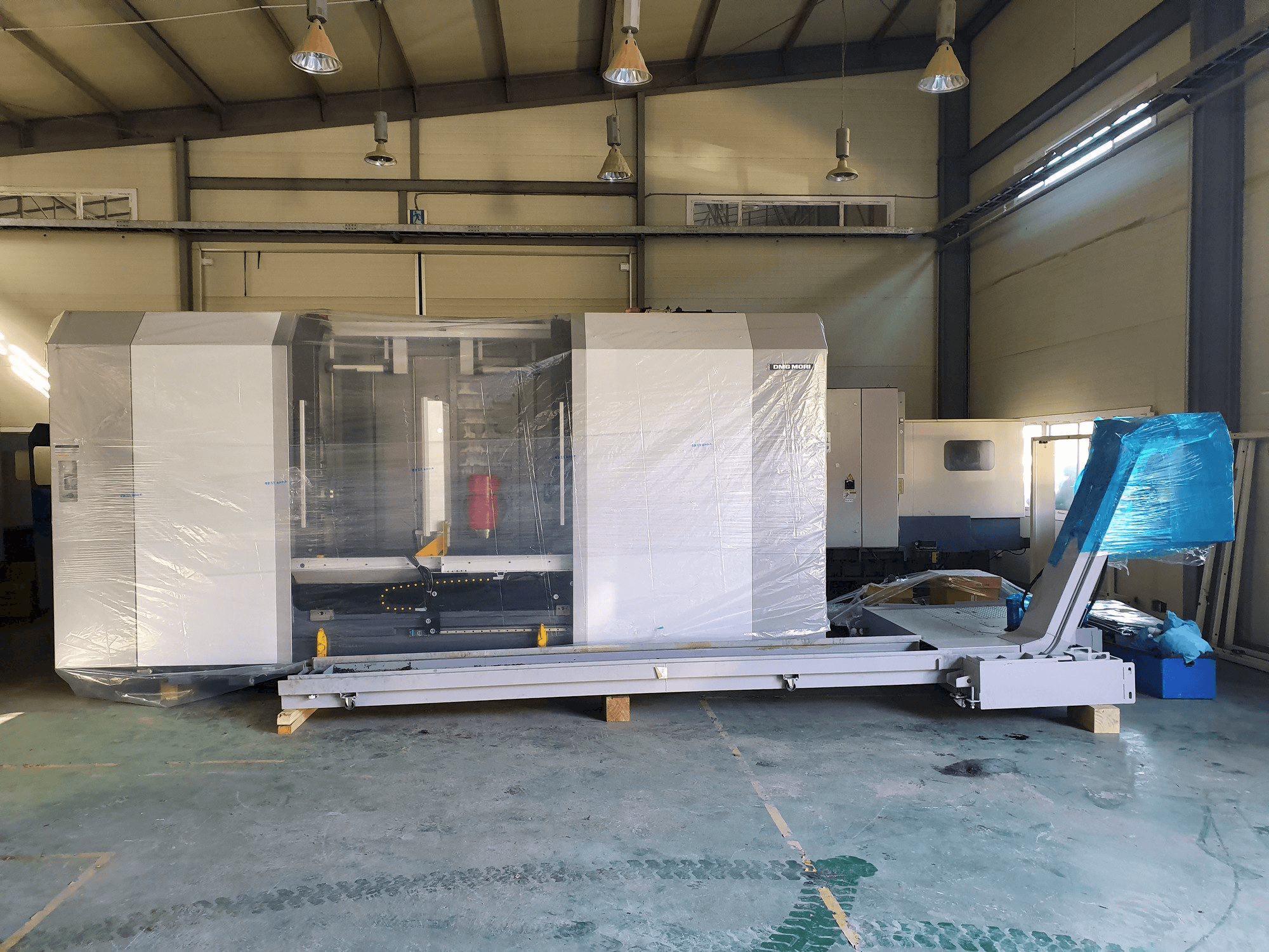 Vista Frontal da DMG MORI NT4300DCG/1500 máquina