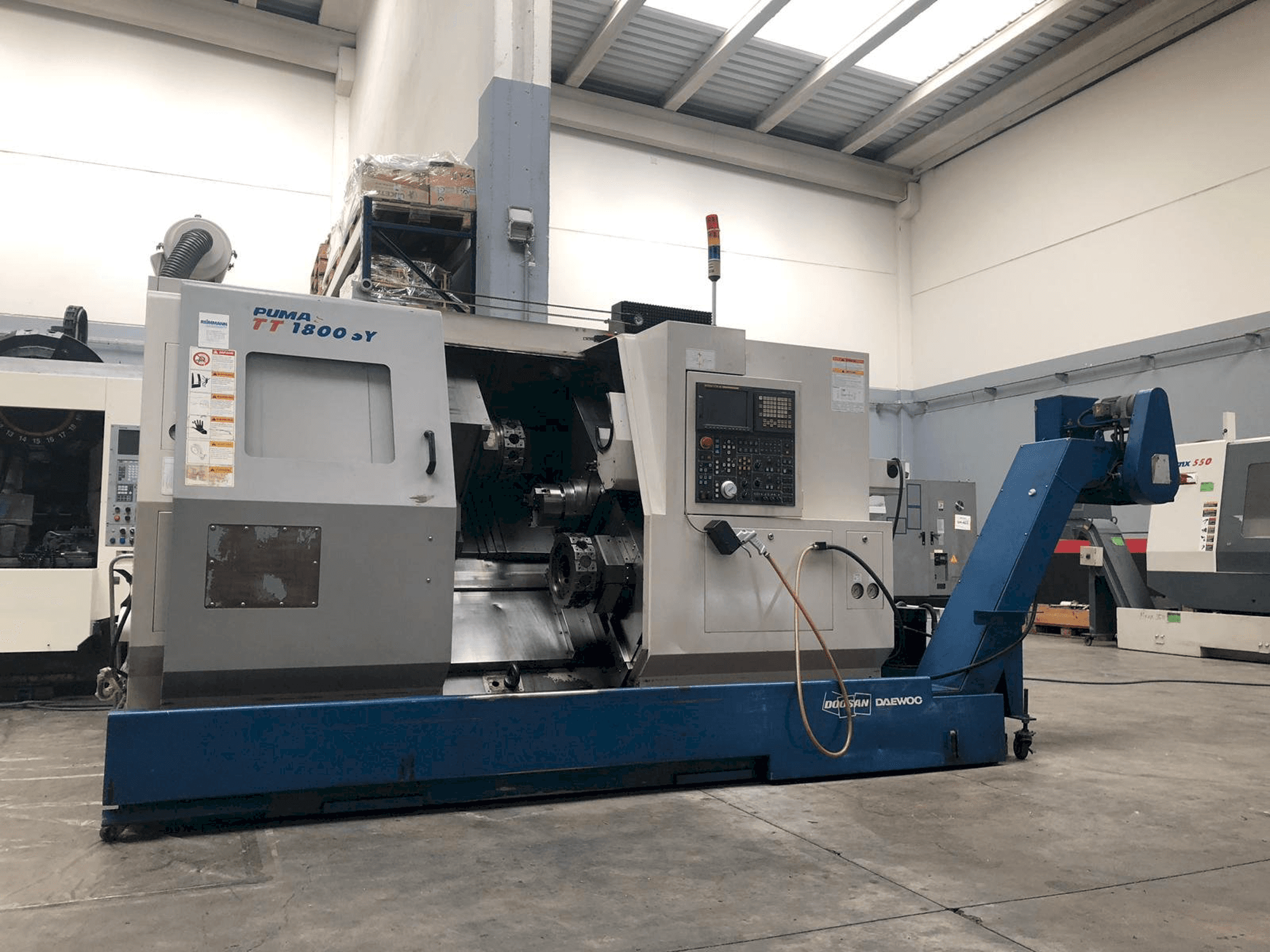 Vista Frontal da Doosan Puma TT1800SY máquina