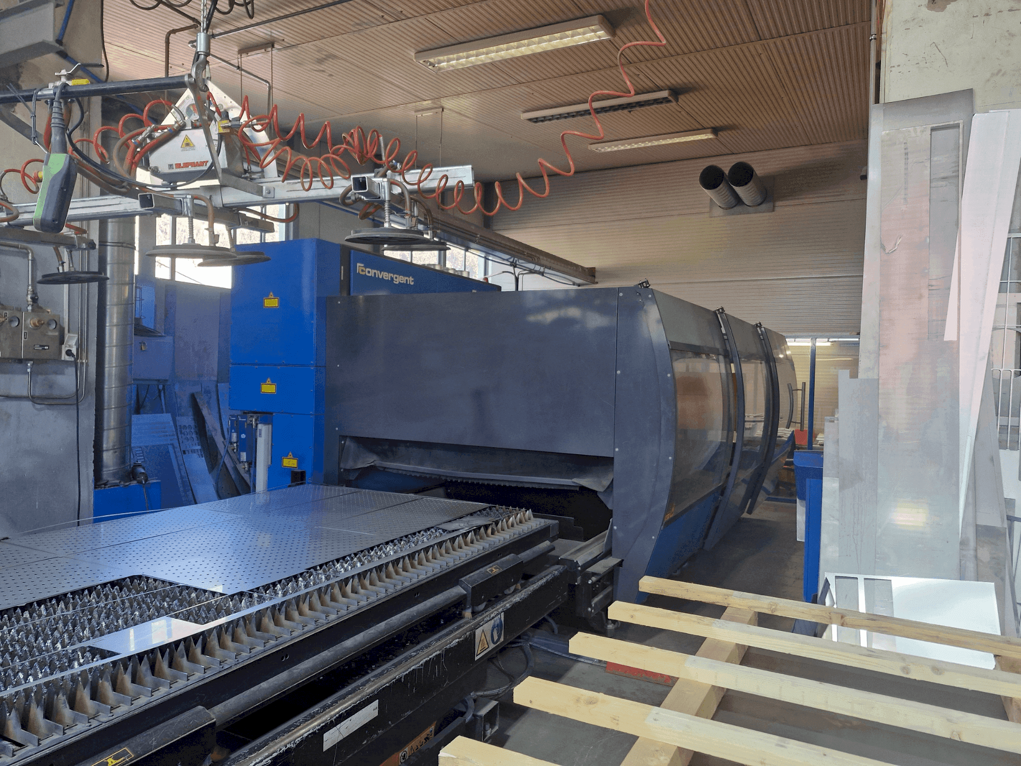 Vista Frontal da Prima Power Platino 1530 (2017) (2017) máquina