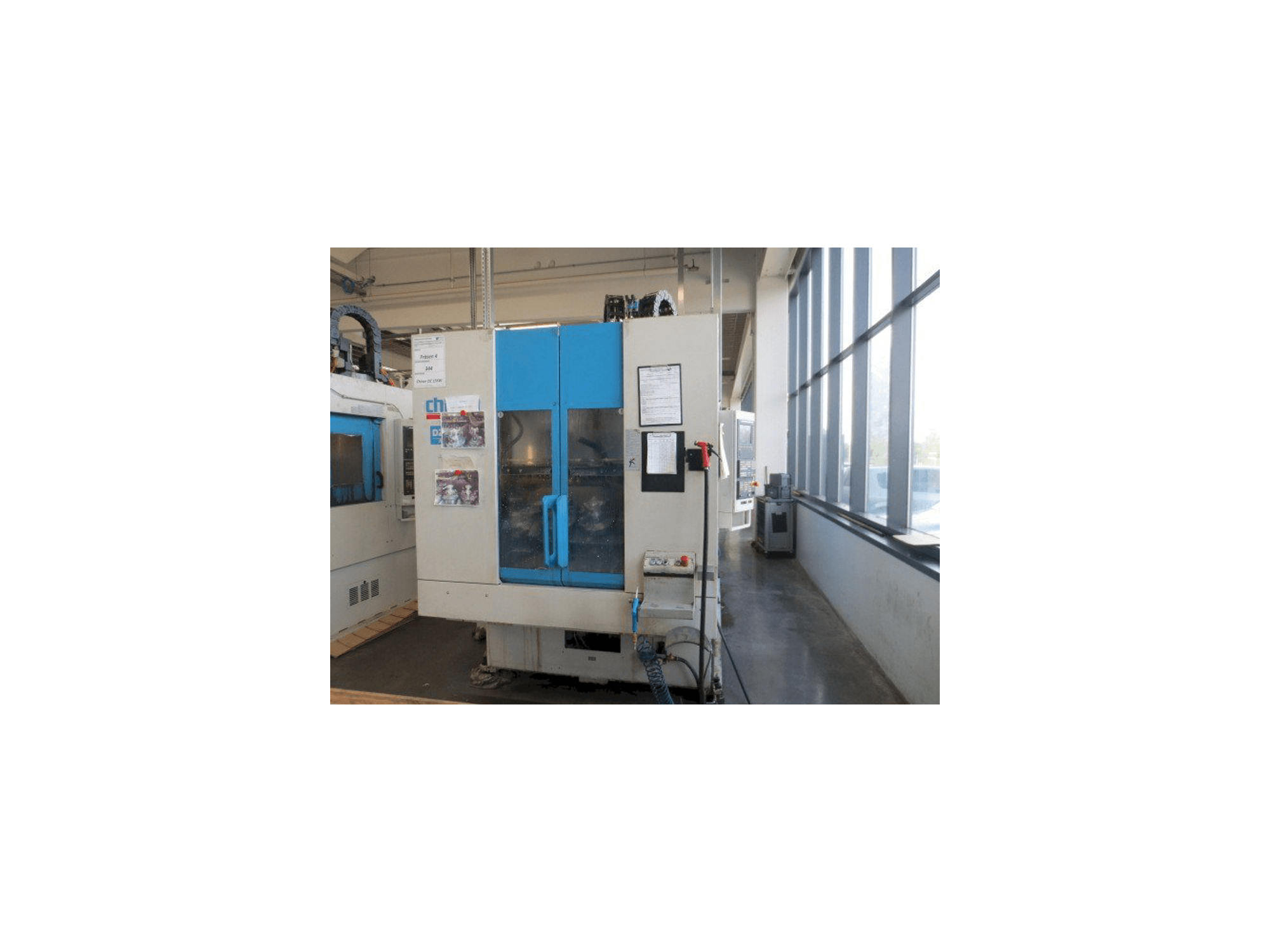 Vista Frontal da CHIRON DZ 15K W máquina