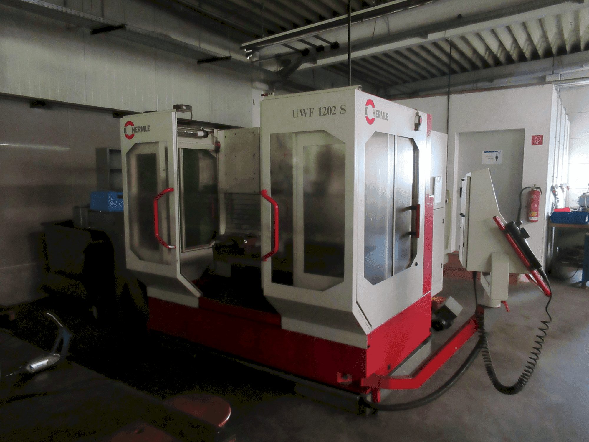 Vista Frontal da HERMLE UWF 1202 S máquina