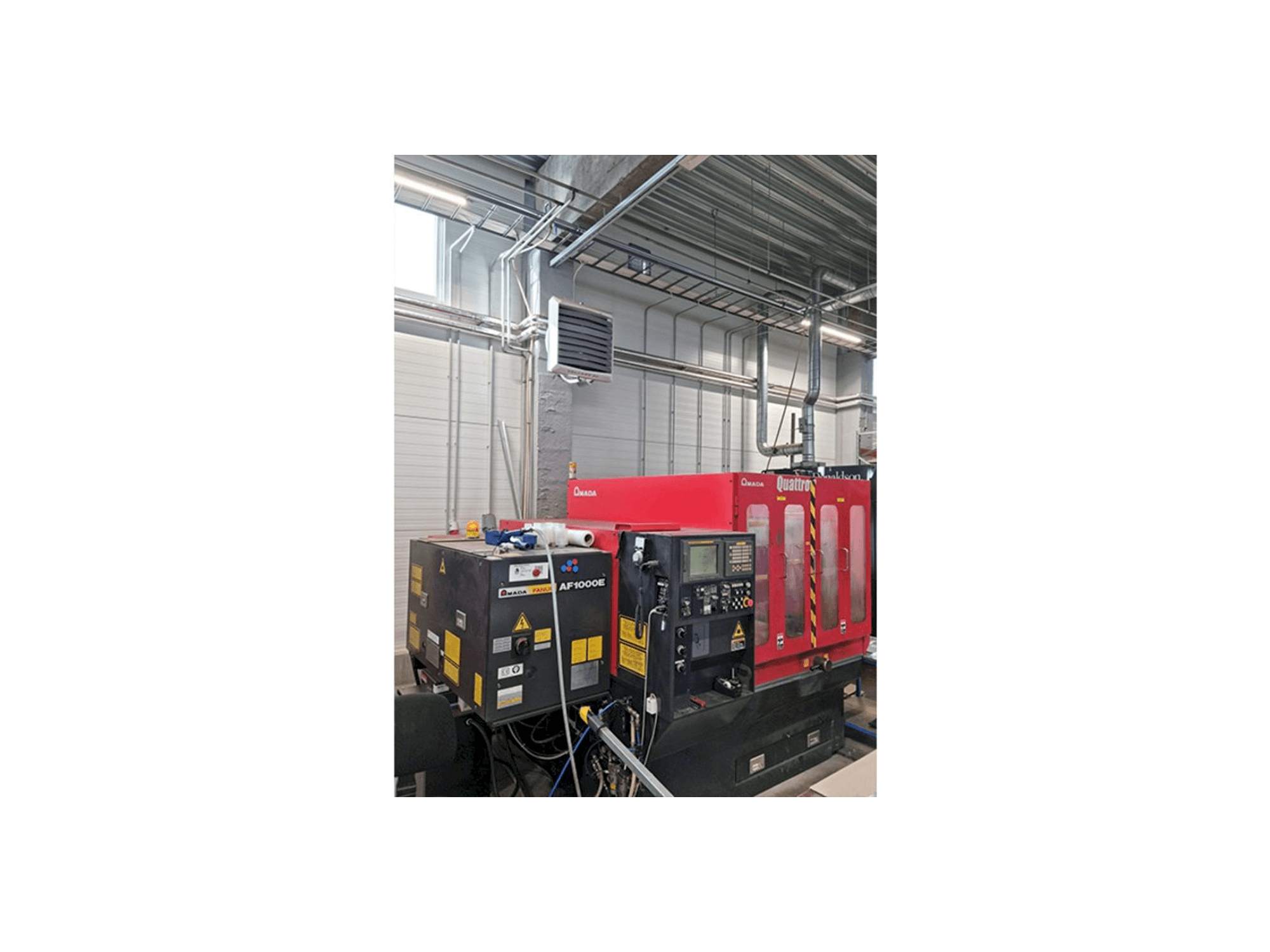 Vista Lateral Esquerda da AMADA Quattro máquina