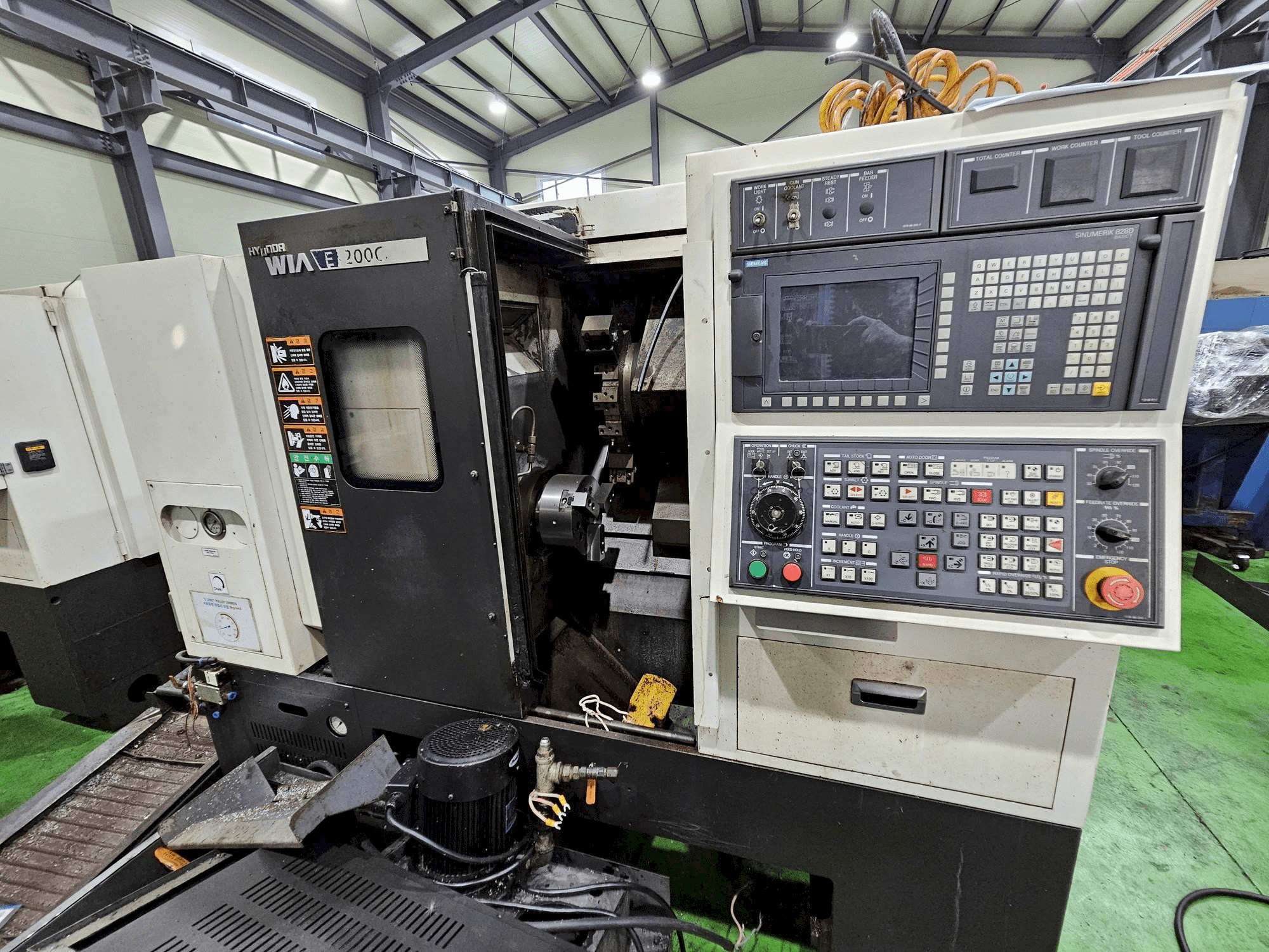 Vista Frontal da Hyundai Wia E200C máquina