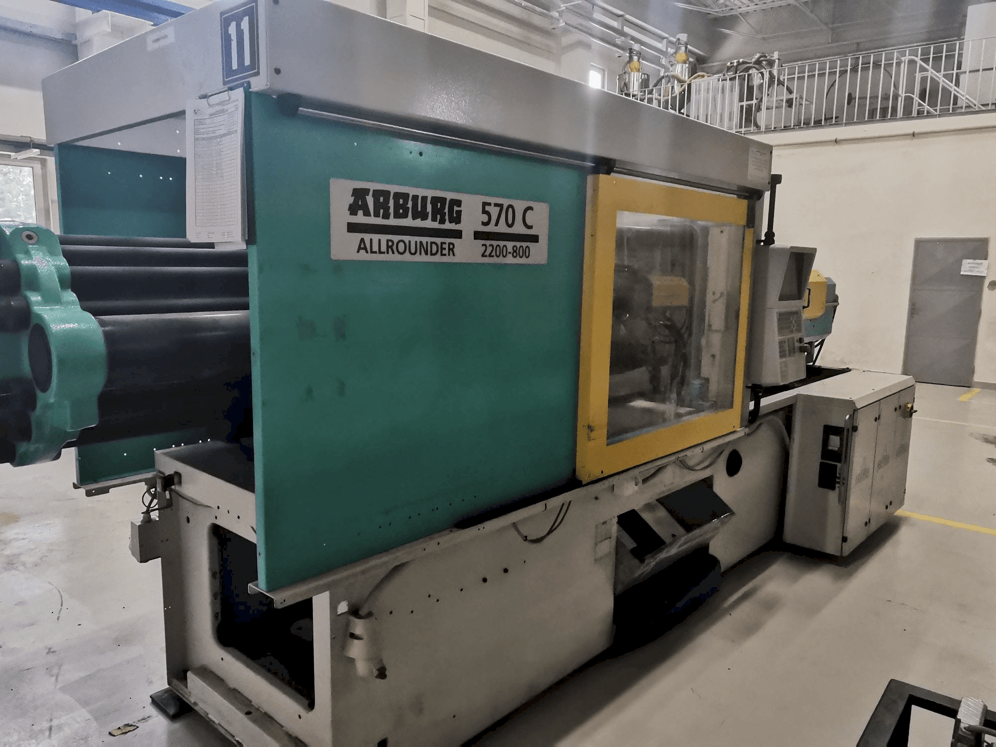 Vista Frontal da Arburg 570C 2200 - 800 máquina