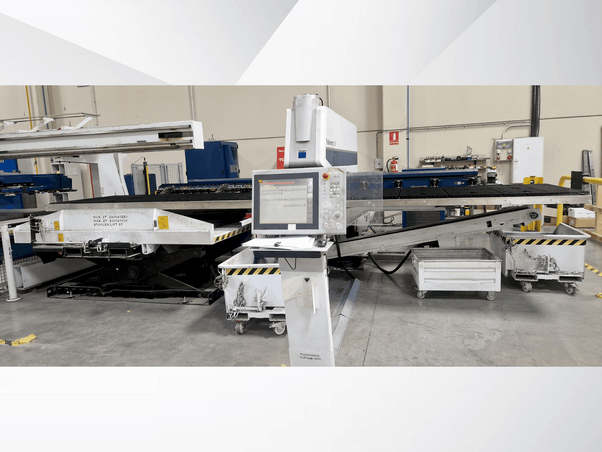 Vista Frontal da TRUMPF Trupunch 3000 máquina