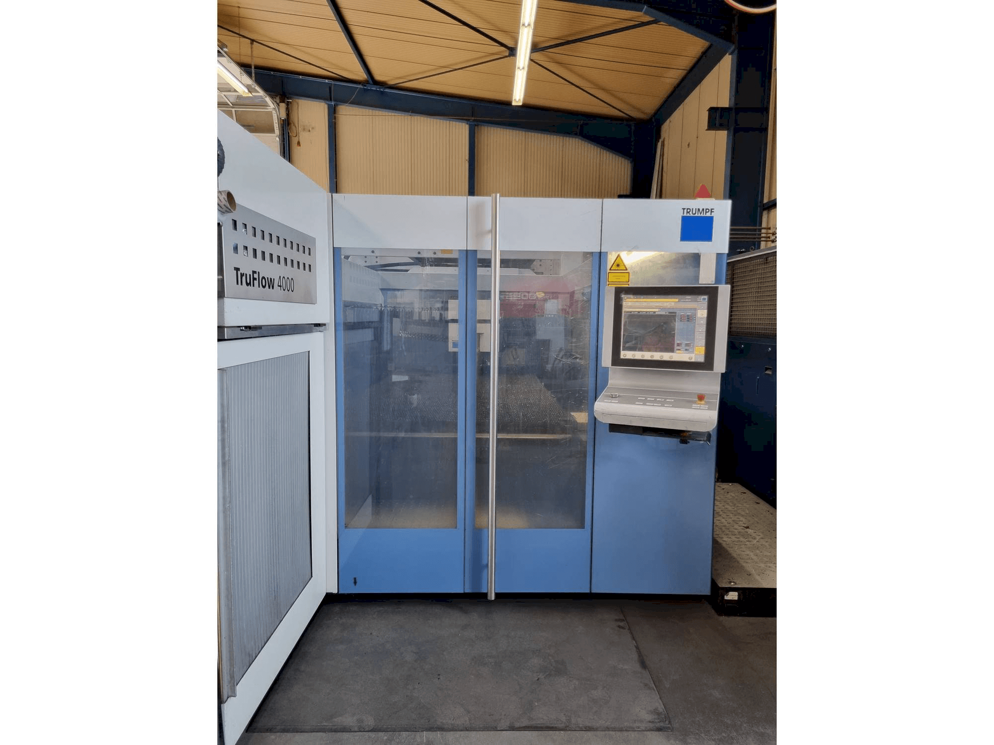 Vista Frontal da Trumpf TruLaser 3030 máquina