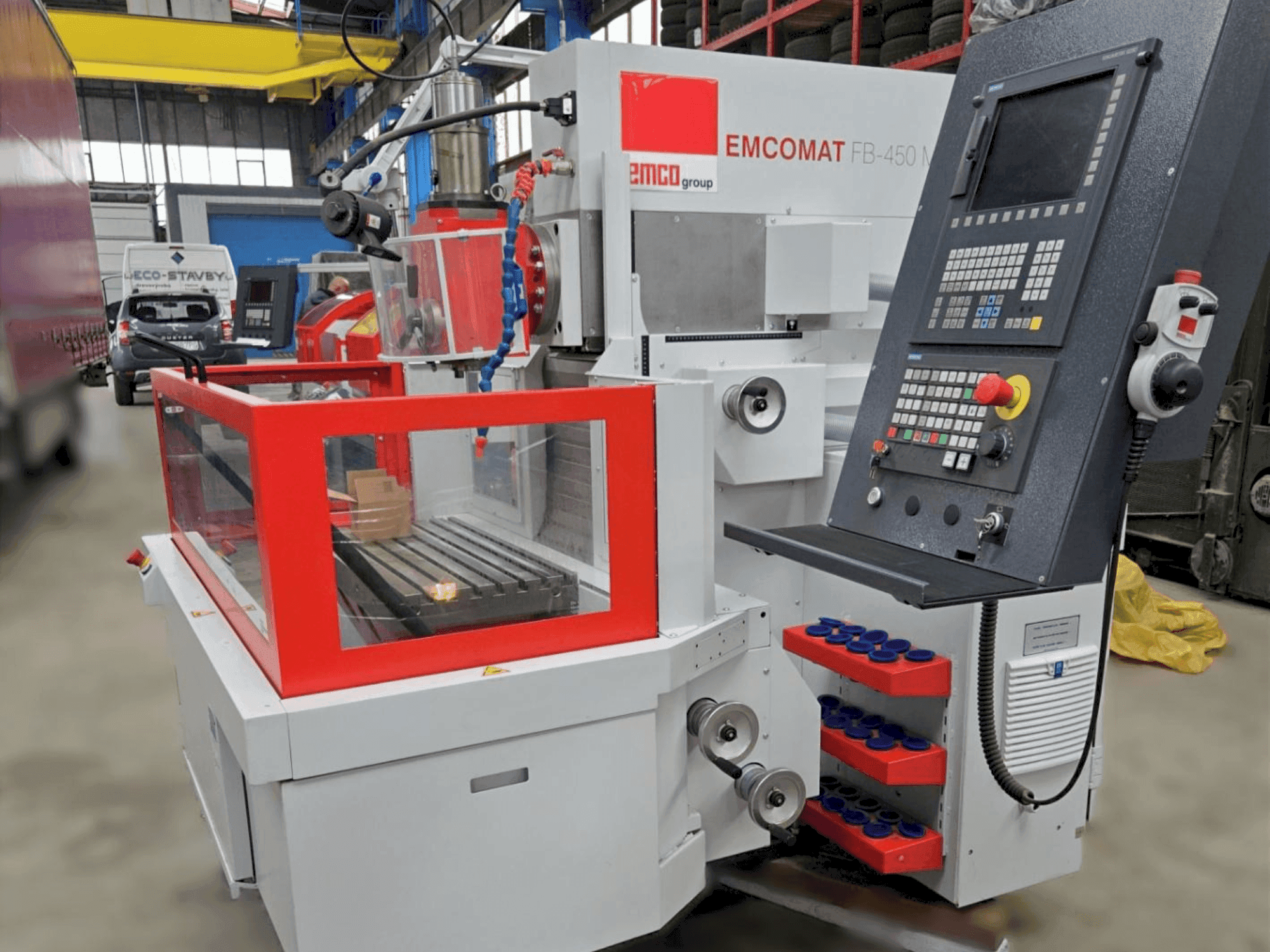 Vista Frontal da EMCO Emcomat FB-450 MC máquina