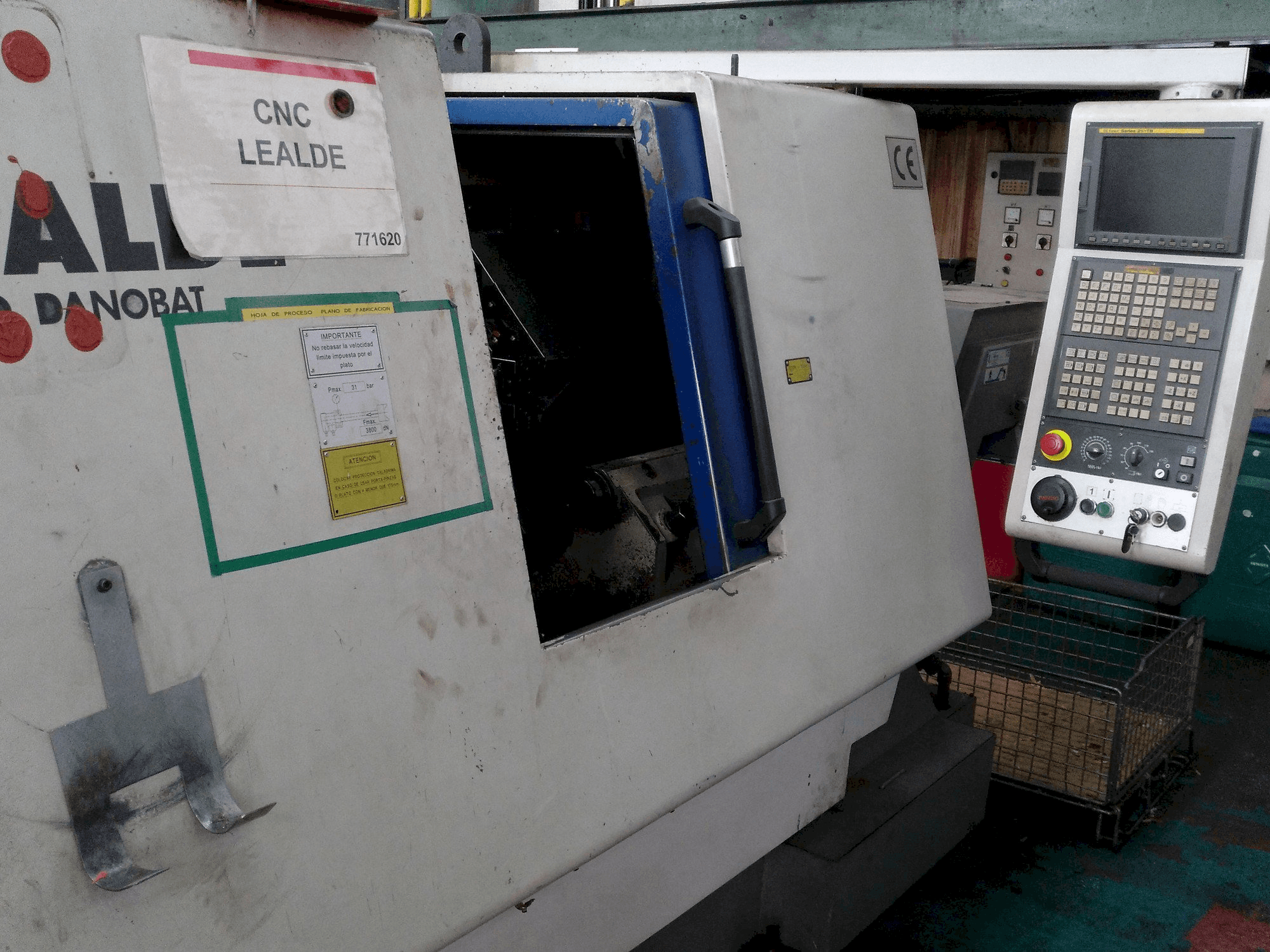 Vista Frontal da Lealde TNC 10 máquina