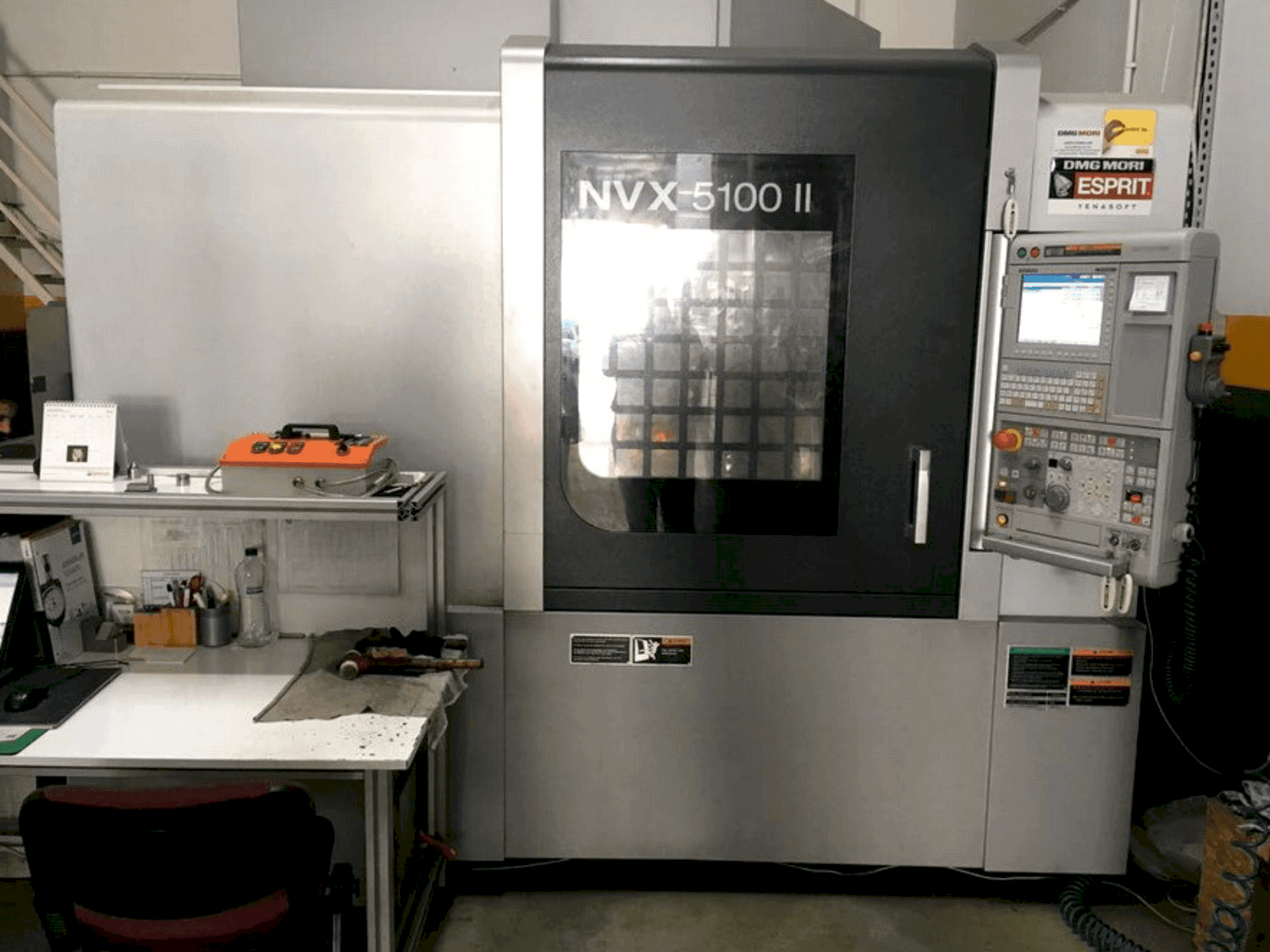 Vista Frontal da DMG Mori Seiki NVX-5100 II máquina