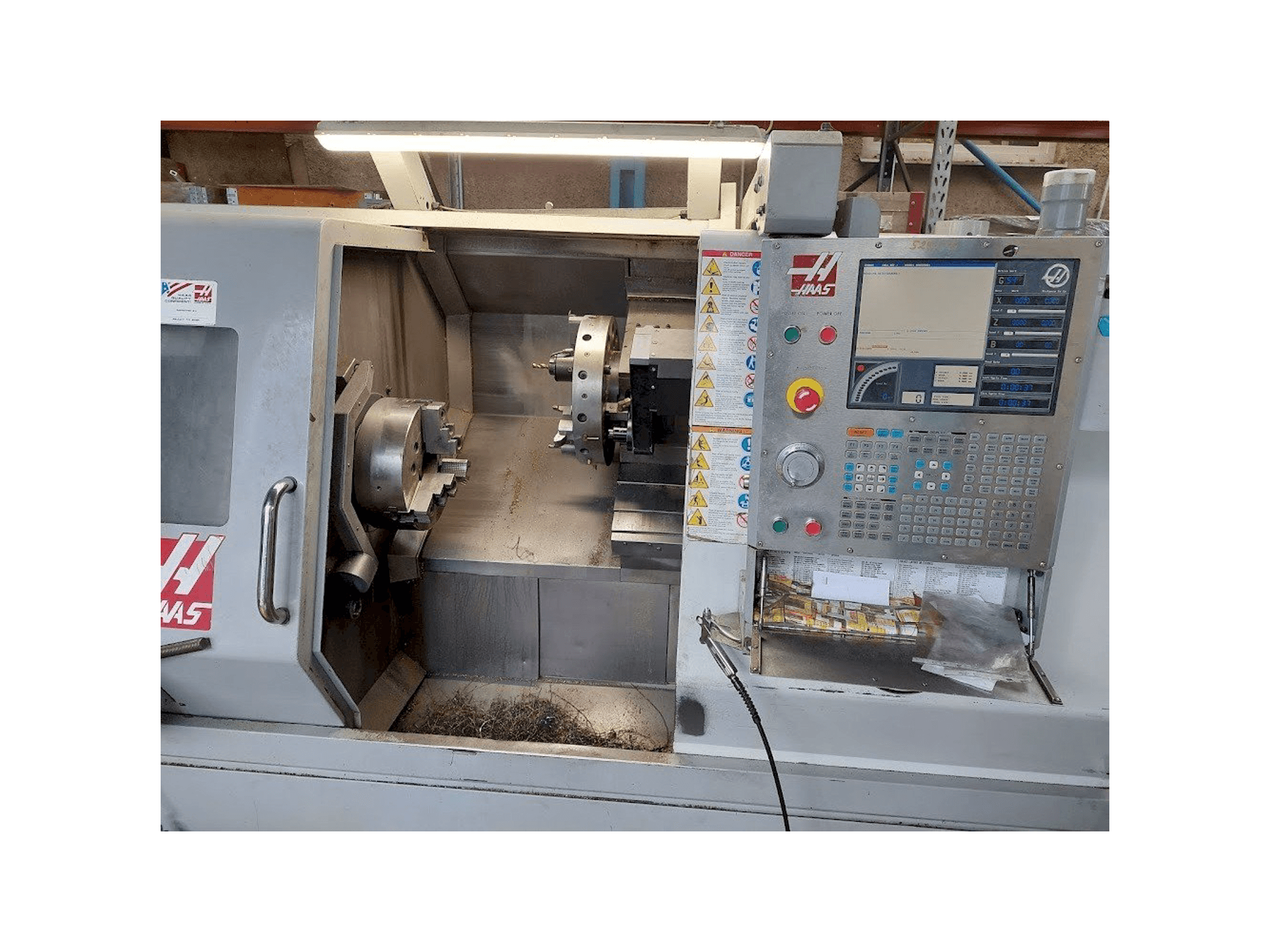 Vista Frontal da HAAS SL-30TBHE máquina