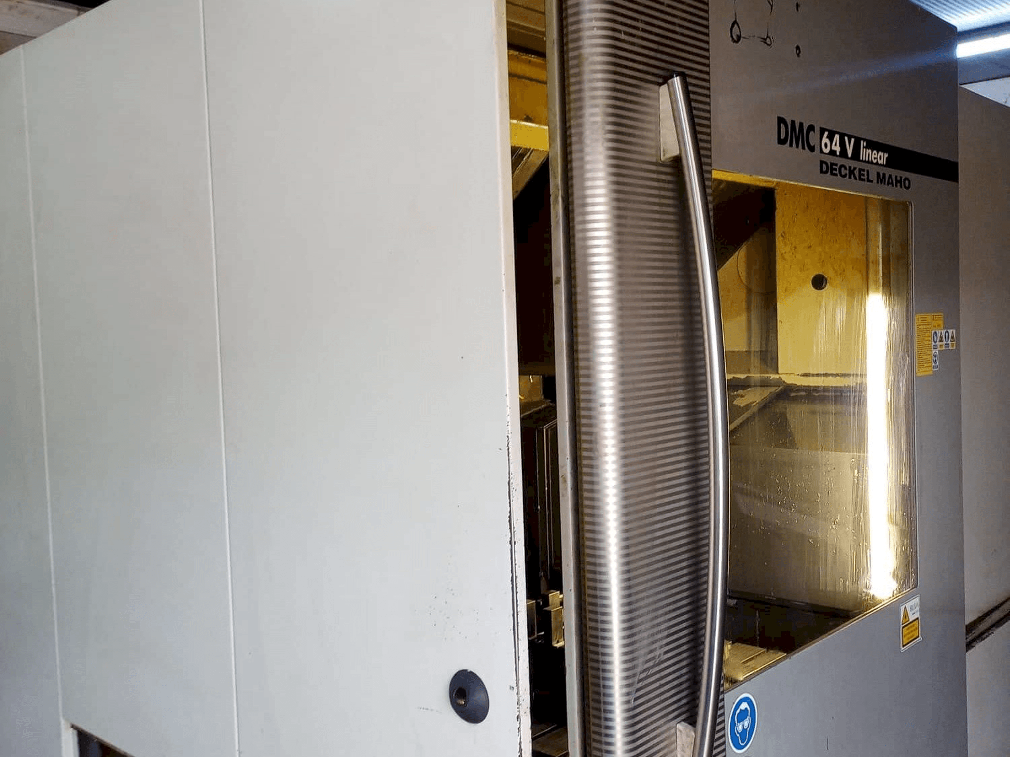 Vista Frontal da DECKEL MAHO 64v Linear máquina