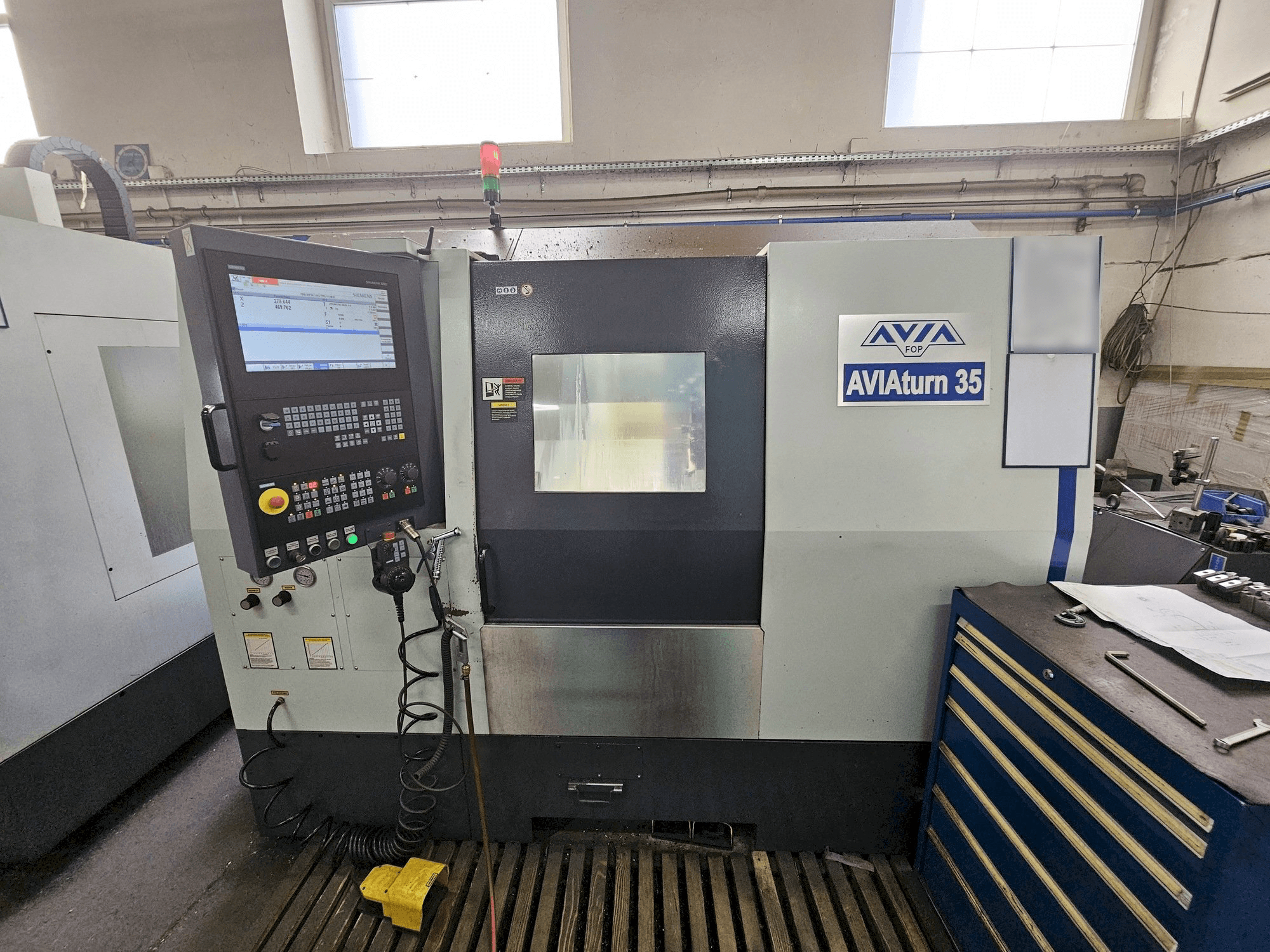 Vista Frontal da Avia AVIAturn 35 máquina